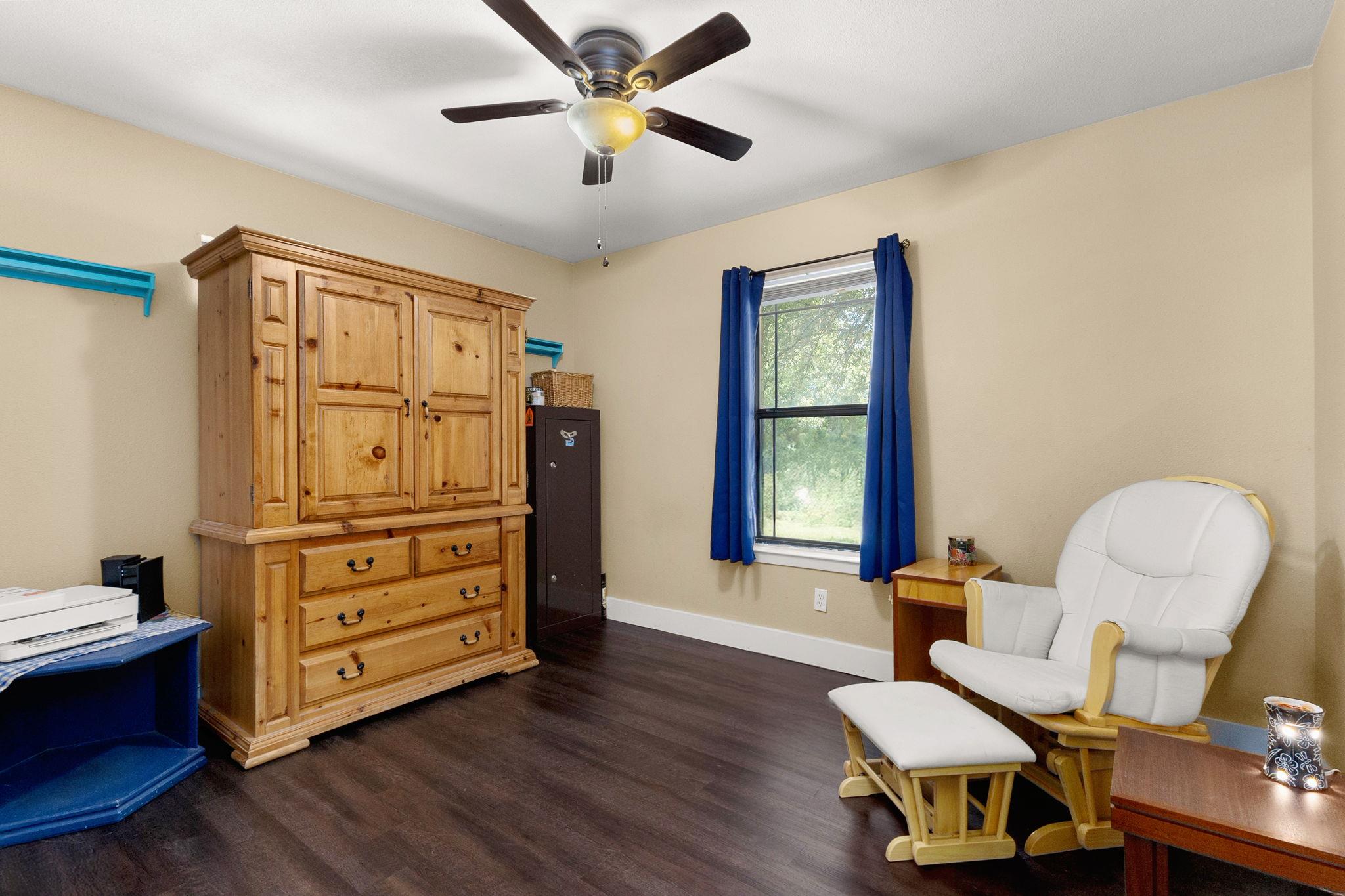 195 Lakeside Dr, Seguin, TX 78155