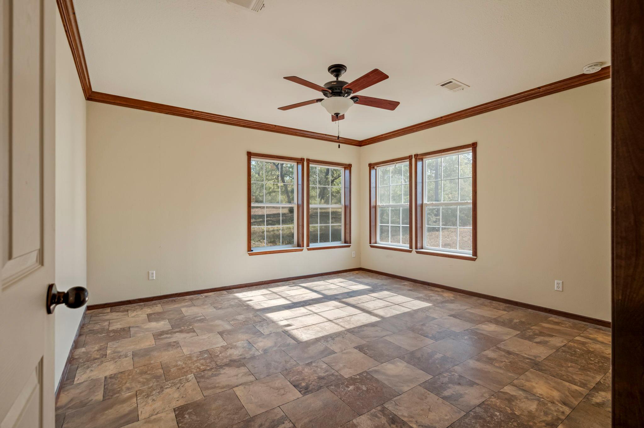 454 Leisure Ln, Cedar Creek, TX 78612