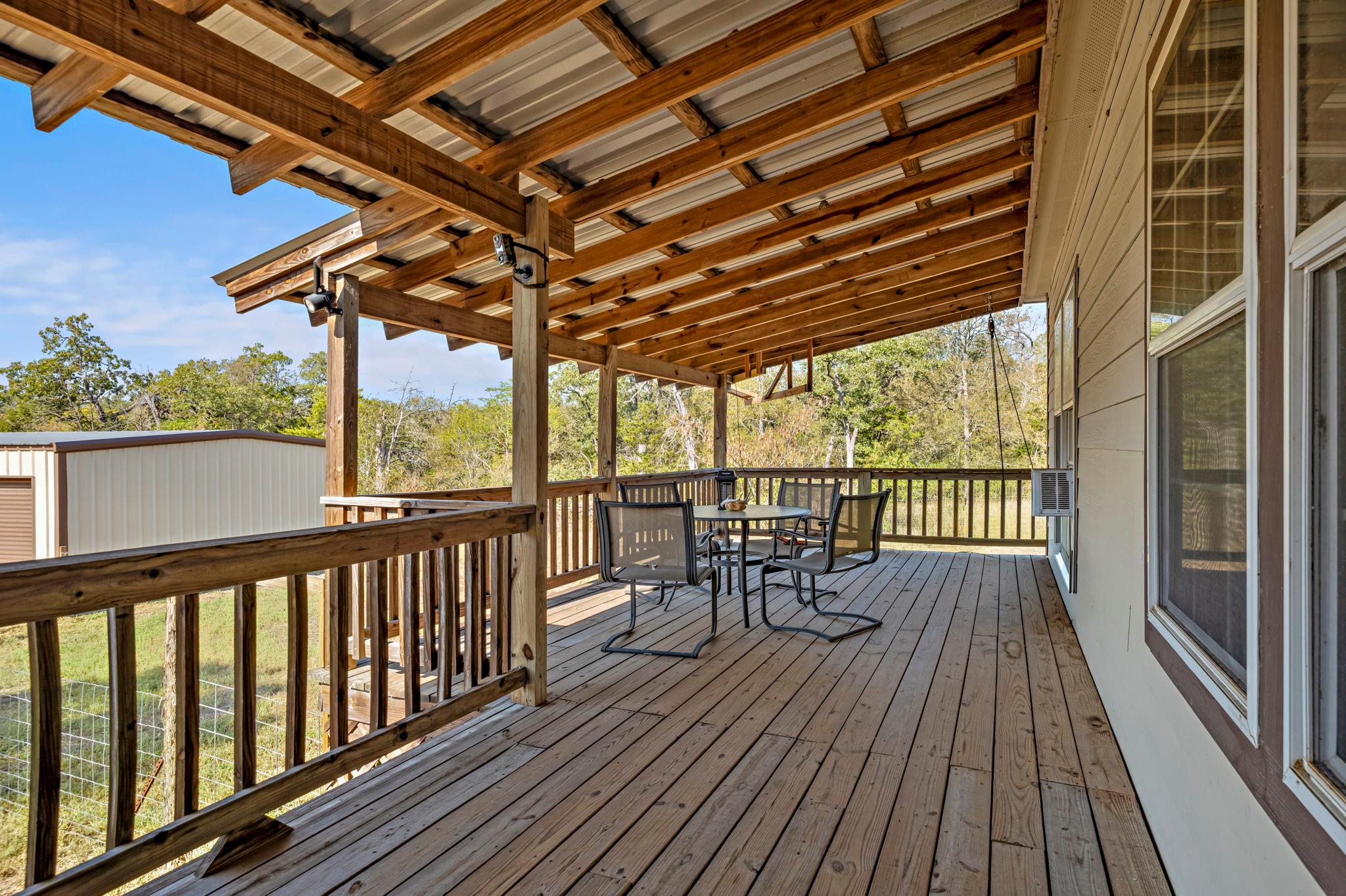 454 Leisure Ln, Cedar Creek, TX 78612