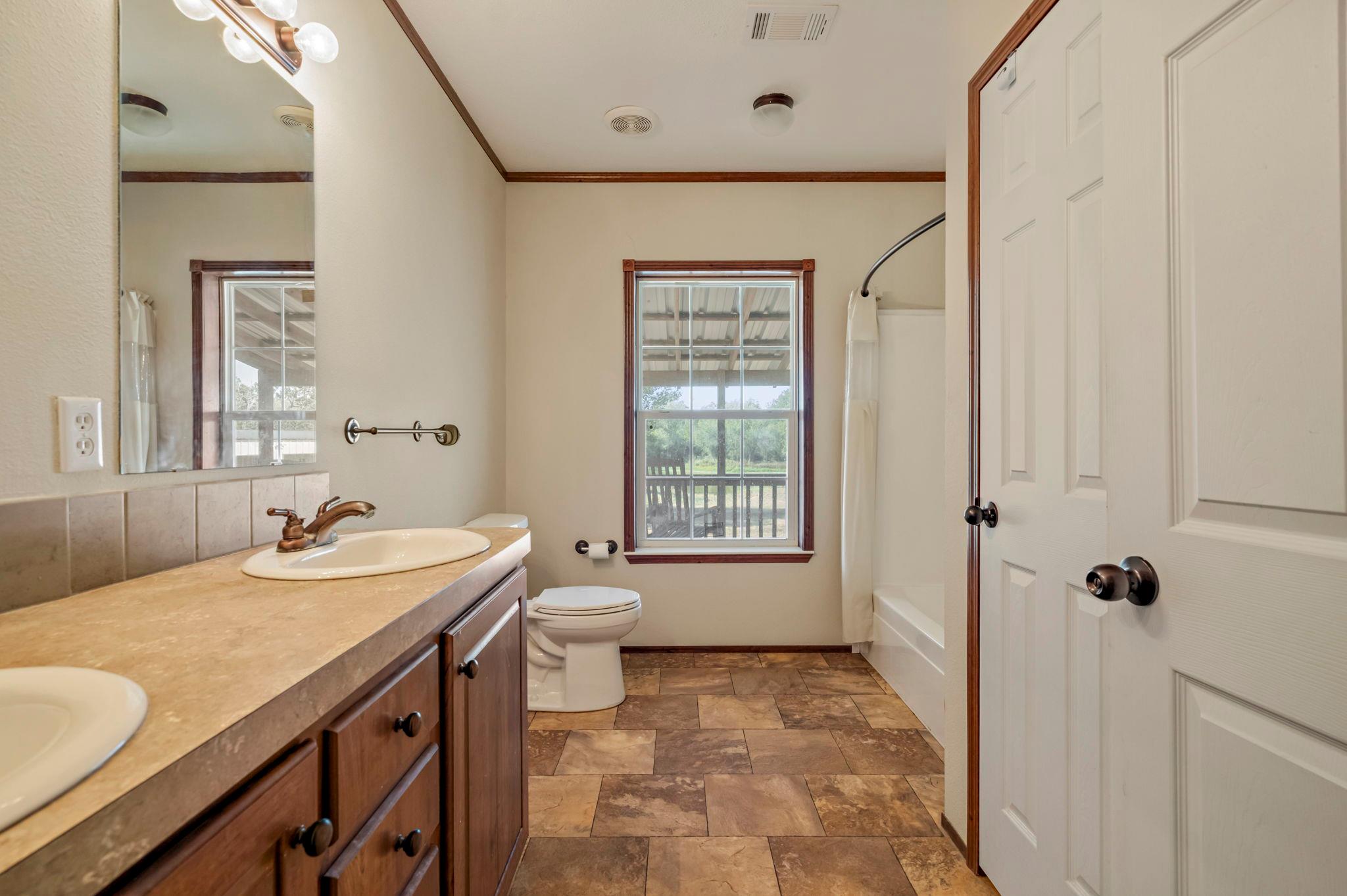 454 Leisure Ln, Cedar Creek, TX 78612