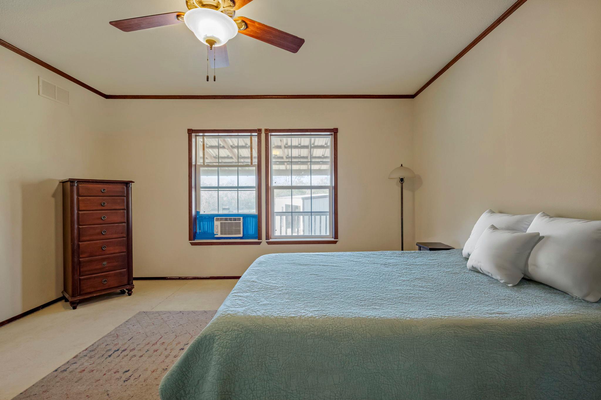 454 Leisure Ln, Cedar Creek, TX 78612