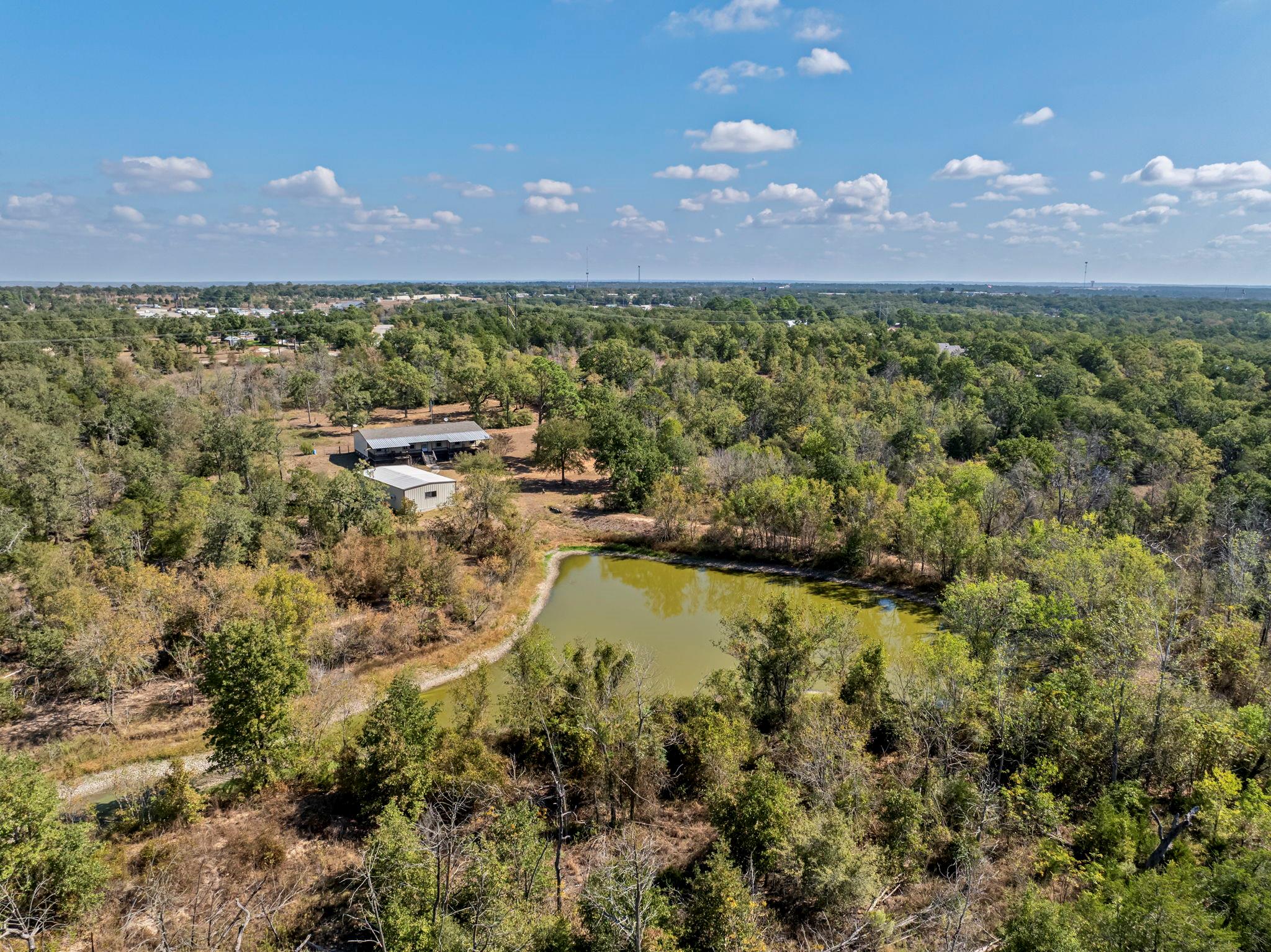 454 Leisure Ln, Cedar Creek, TX 78612
