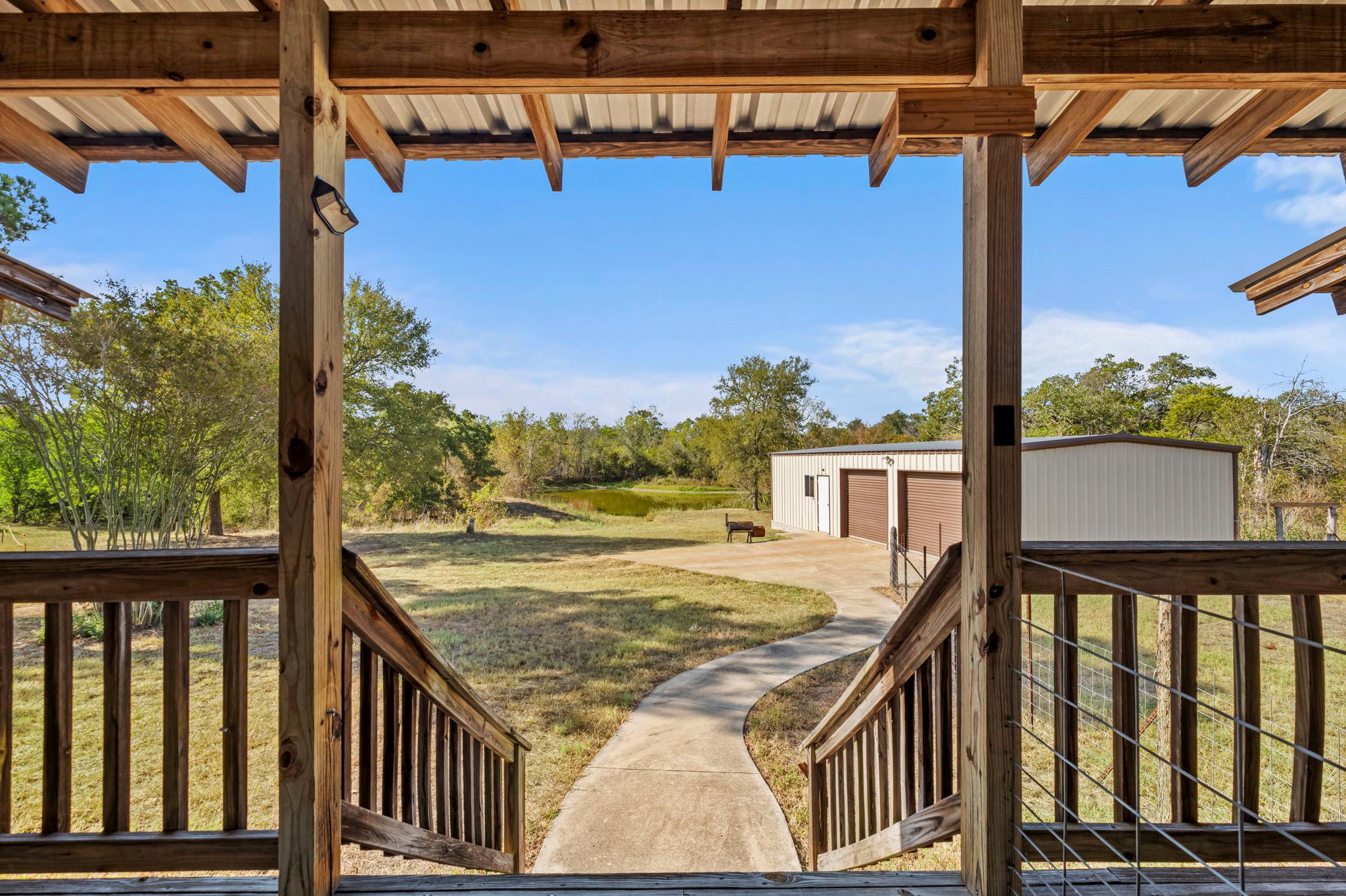 454 Leisure Ln, Cedar Creek, TX 78612