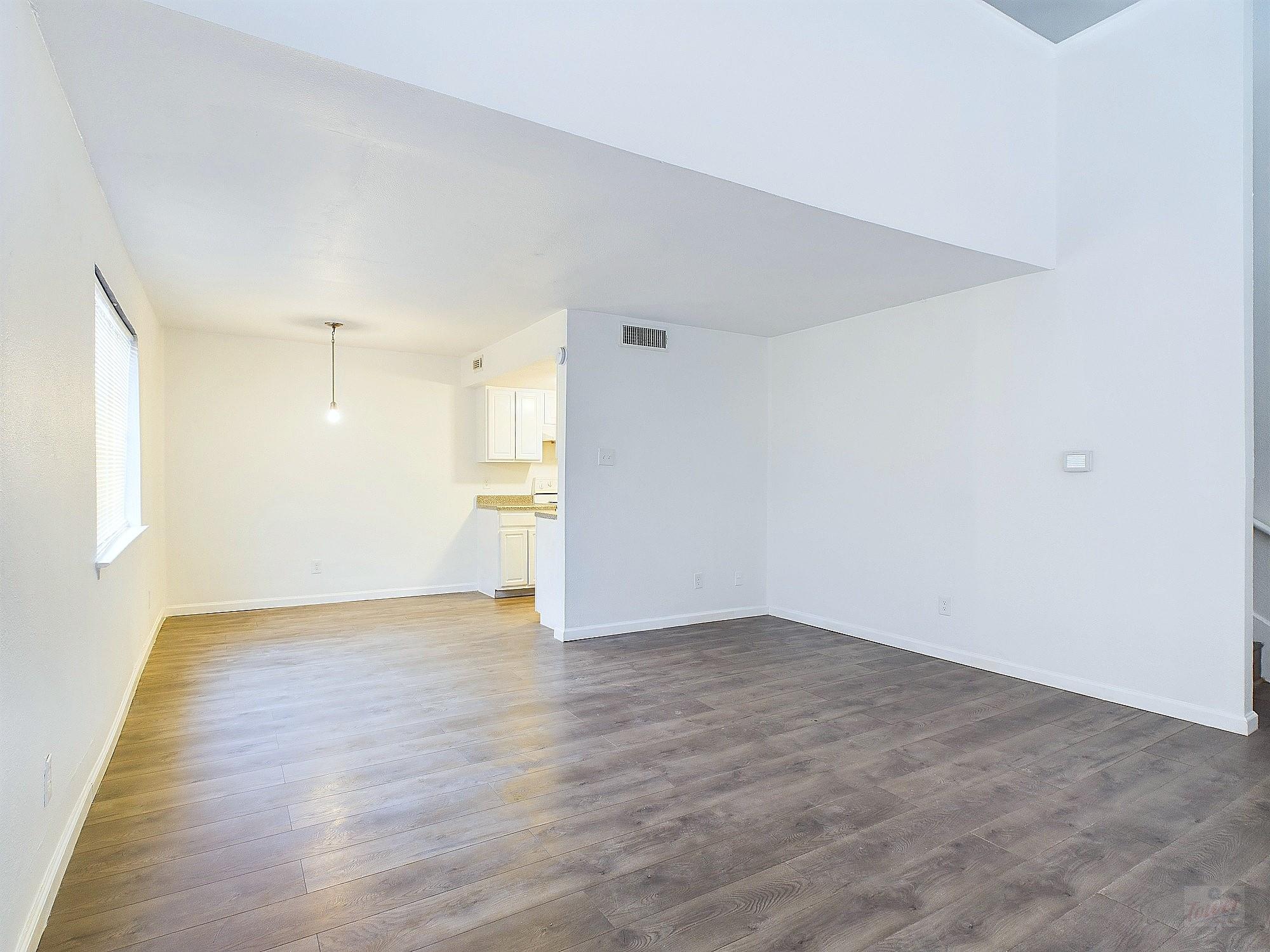 2124 Burton Dr # 140, Austin, TX 78741