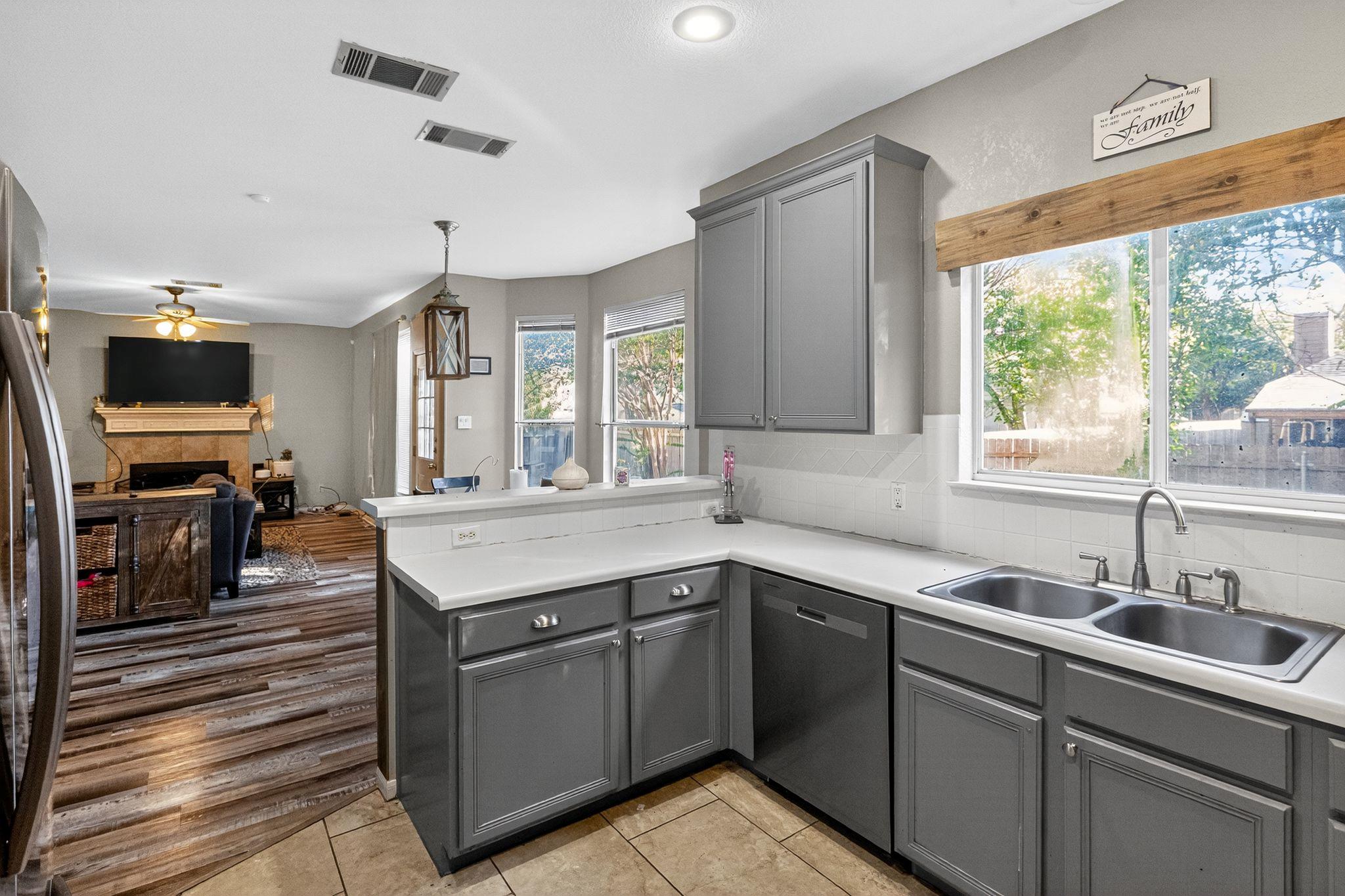 106 Reinhardt Ct, Georgetown, TX 78626