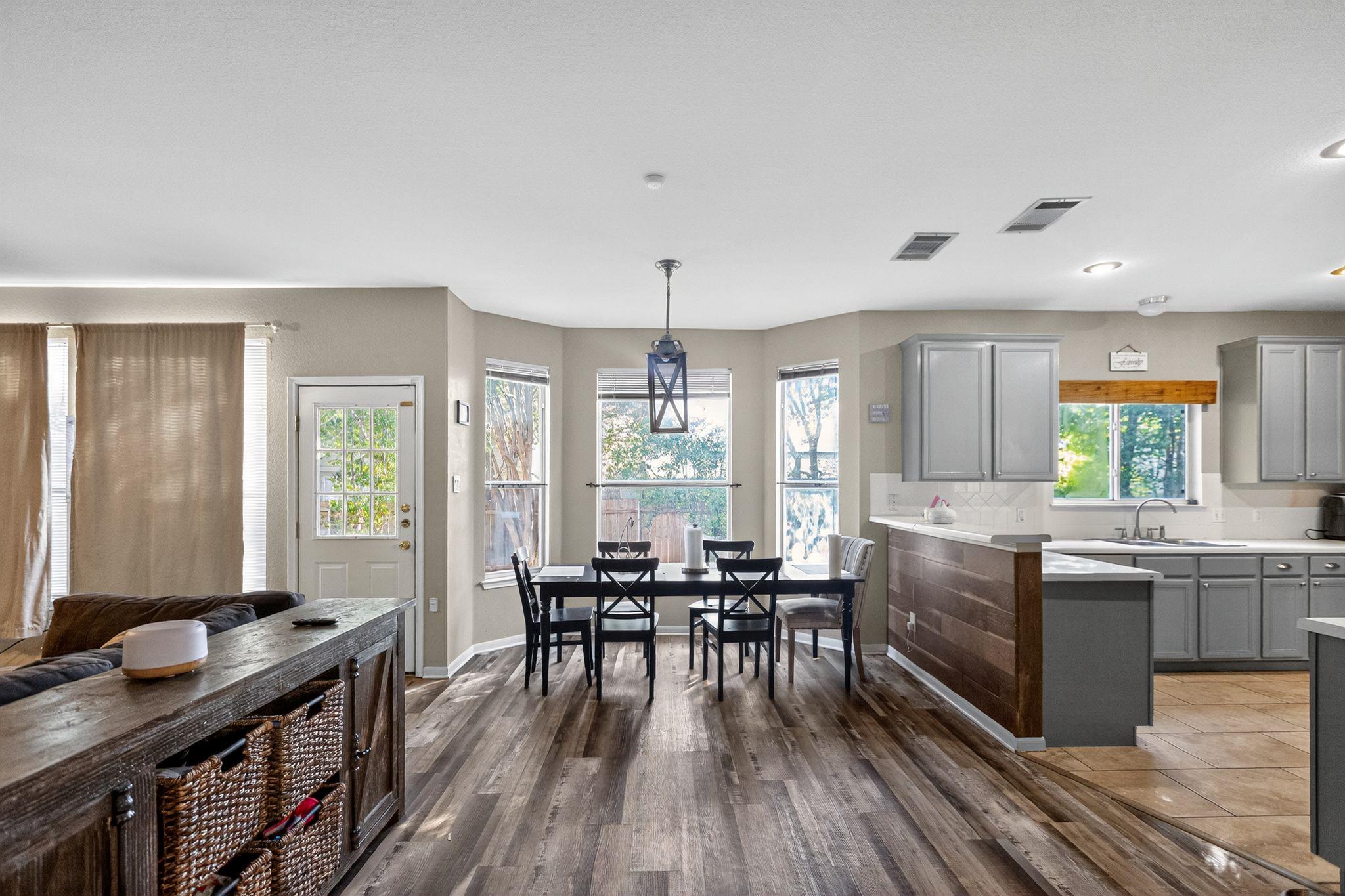 106 Reinhardt Ct, Georgetown, TX 78626