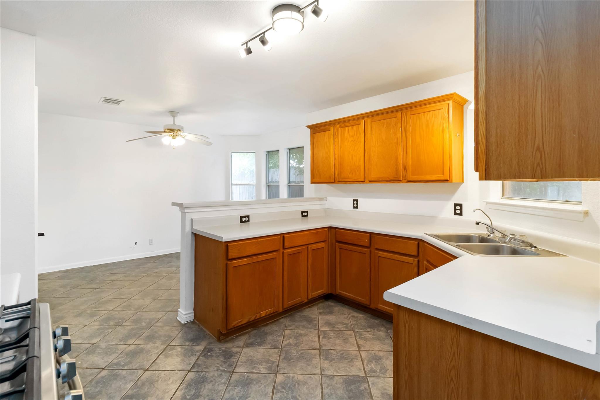 210 Briarstone Dr, Buda, TX 78610