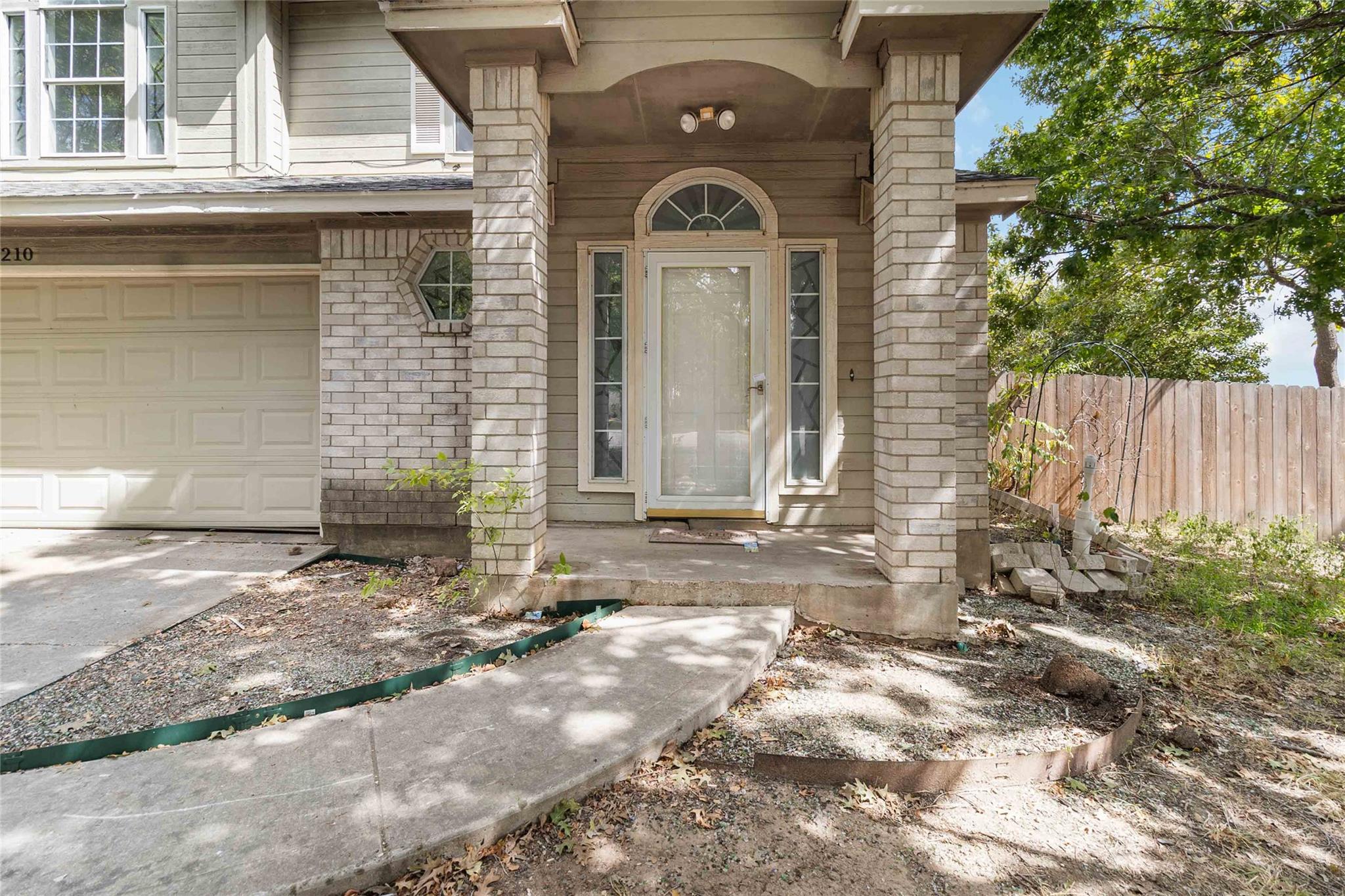 210 Briarstone Dr, Buda, TX 78610