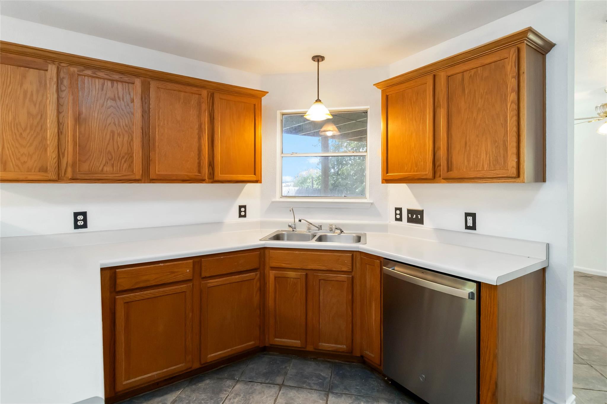 210 Briarstone Dr, Buda, TX 78610