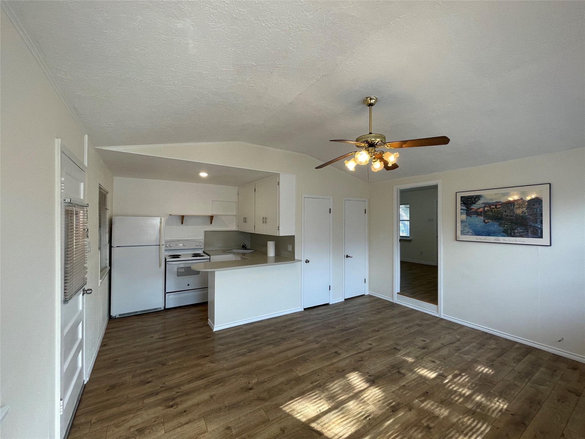 17303 E Darleen Dr, Leander, TX 78641