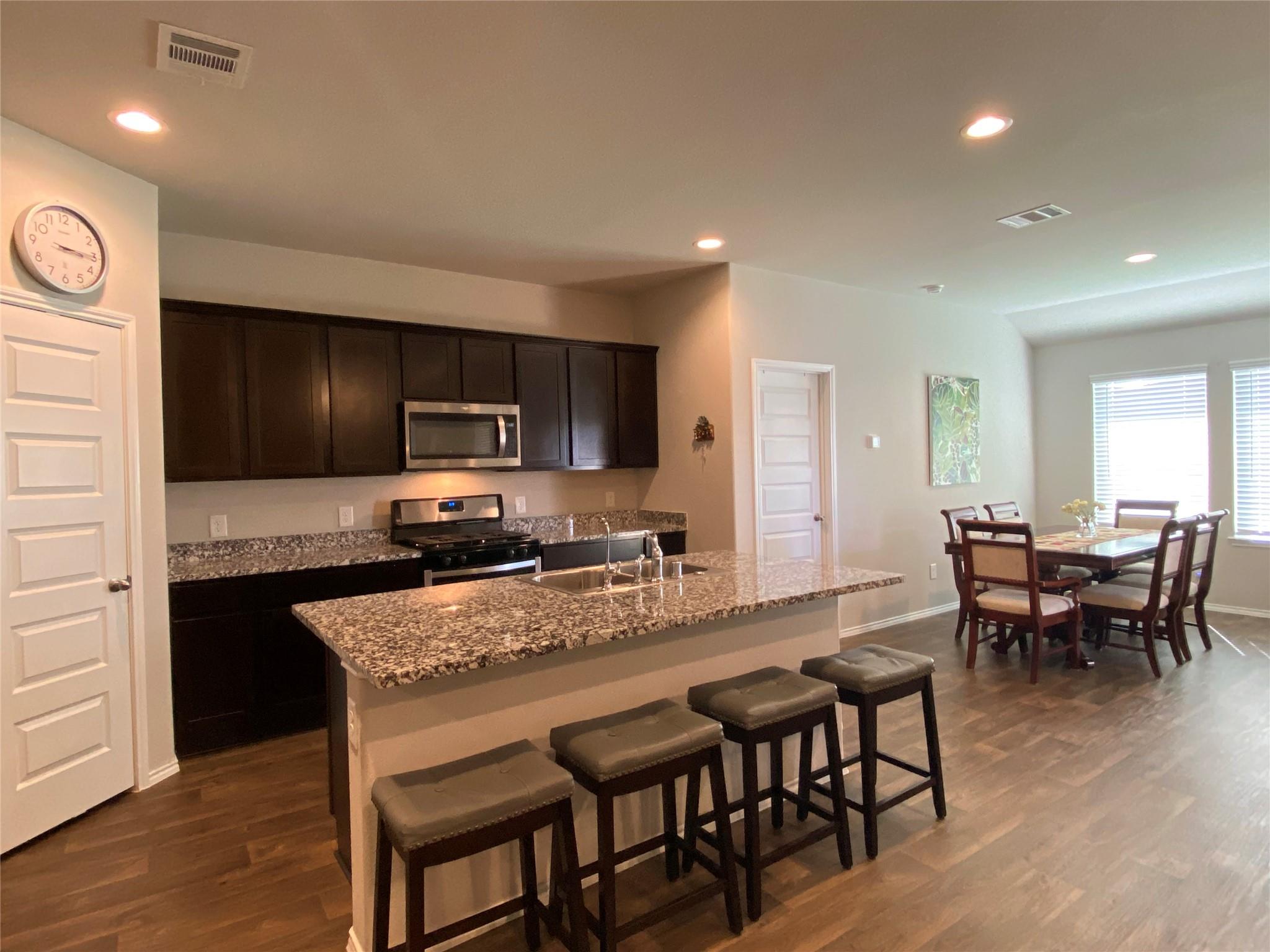 3935 Country Club Dr, Baytown, TX 77521