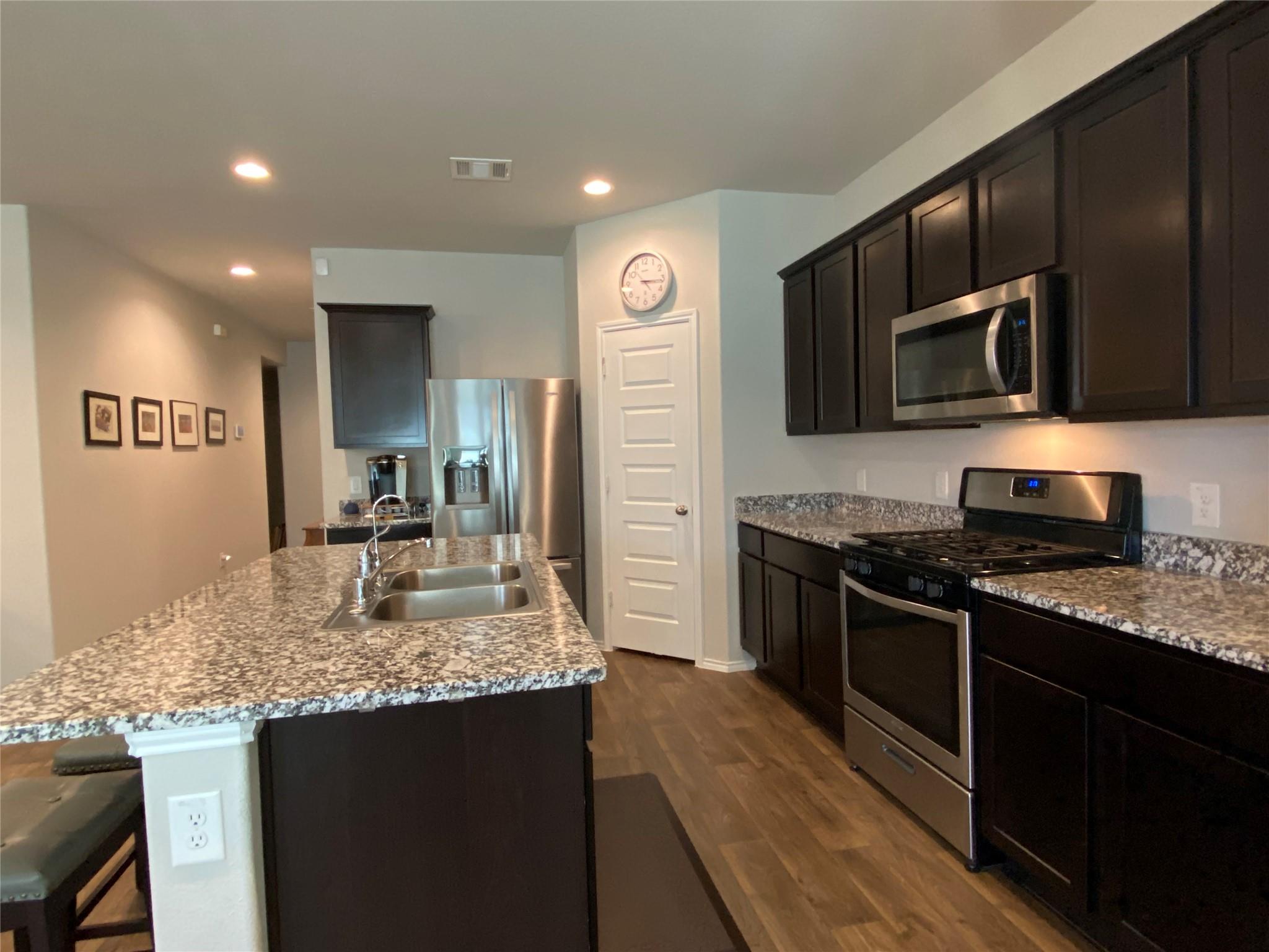 3935 Country Club Dr, Baytown, TX 77521