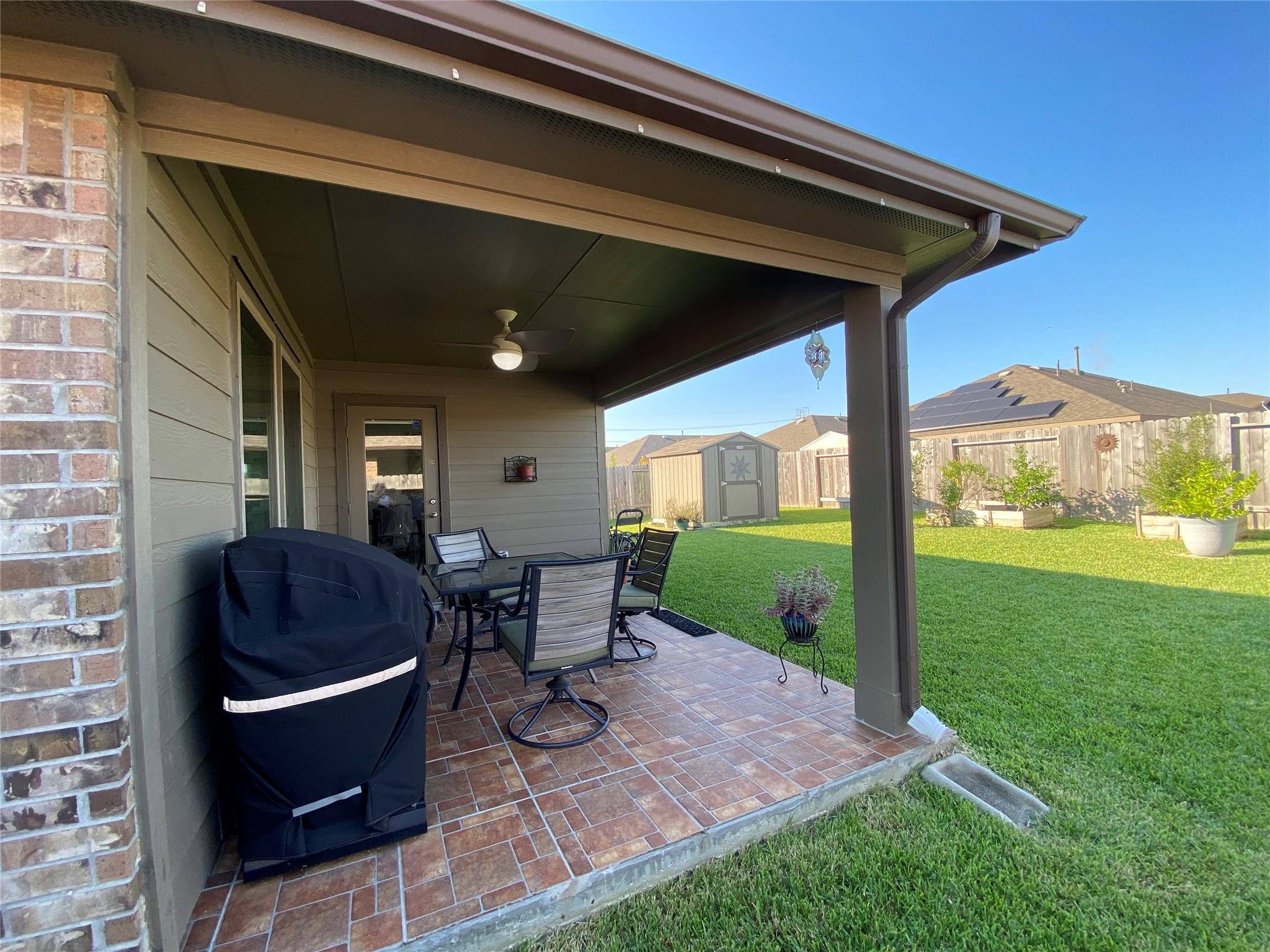 3935 Country Club Dr, Baytown, TX 77521