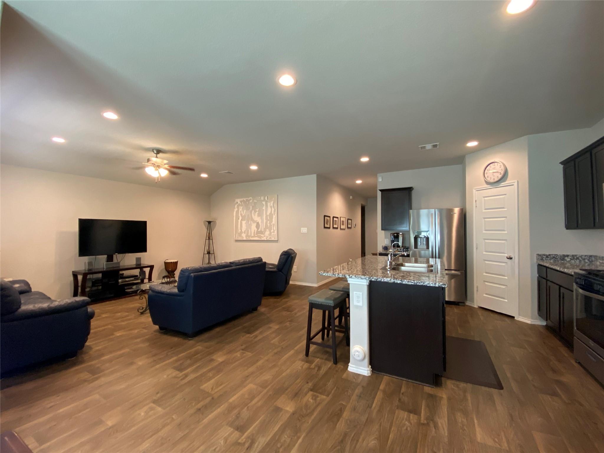 3935 Country Club Dr, Baytown, TX 77521