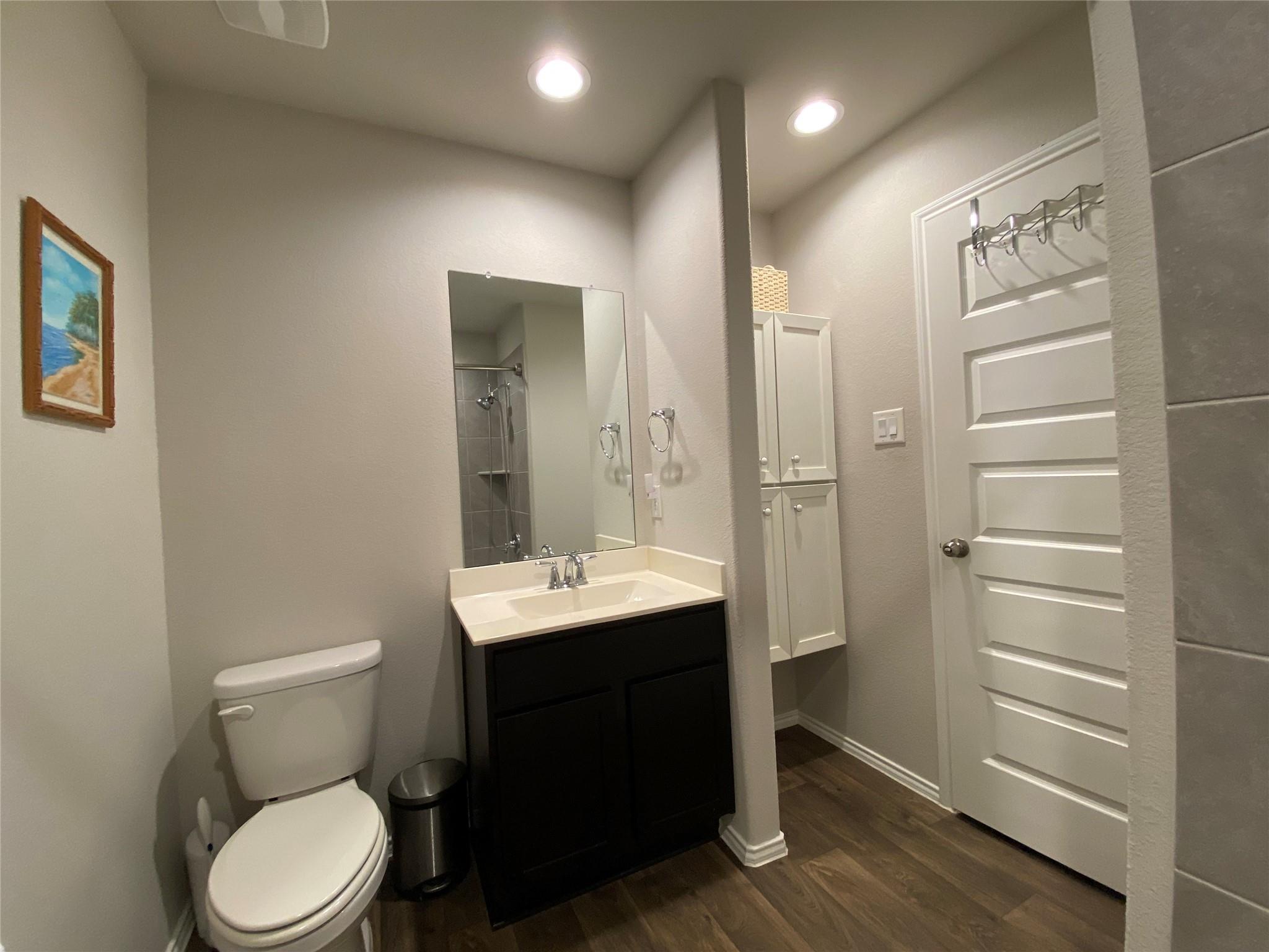 3935 Country Club Dr, Baytown, TX 77521