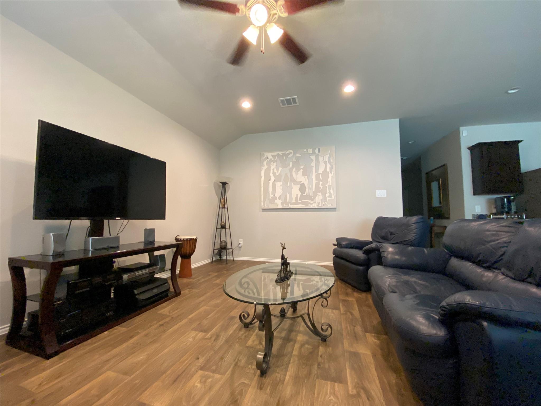 3935 Country Club Dr, Baytown, TX 77521