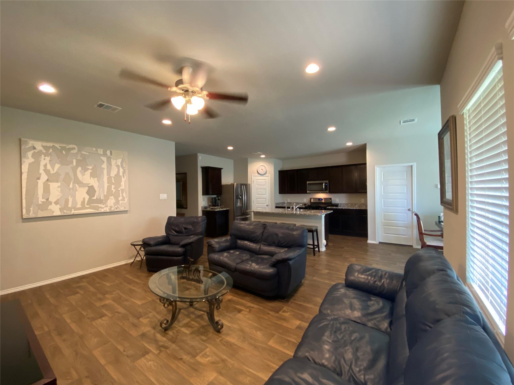 3935 Country Club Dr, Baytown, TX 77521