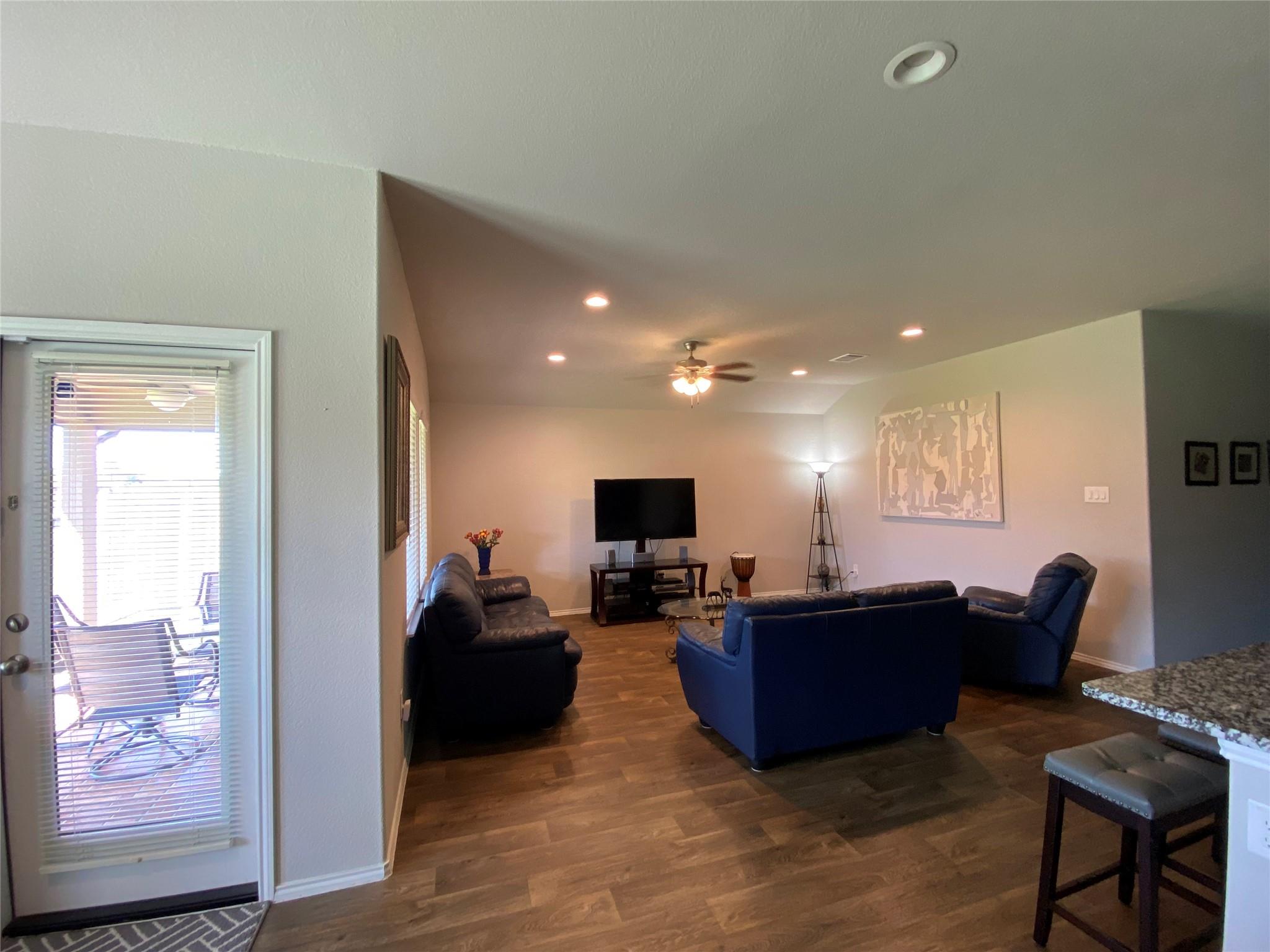 3935 Country Club Dr, Baytown, TX 77521