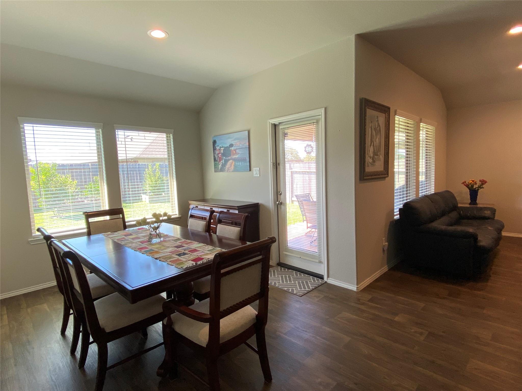 3935 Country Club Dr, Baytown, TX 77521