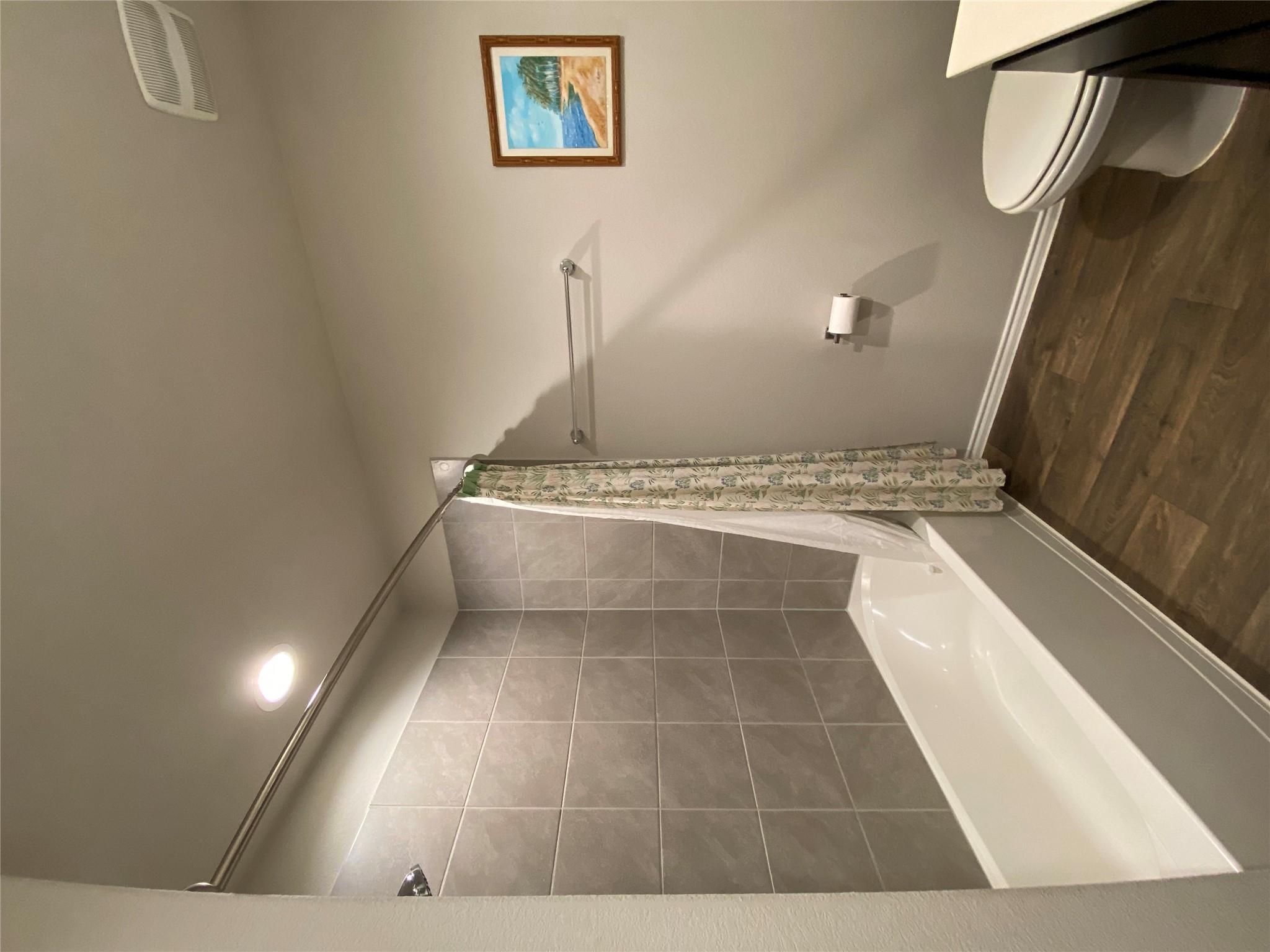 3935 Country Club Dr, Baytown, TX 77521