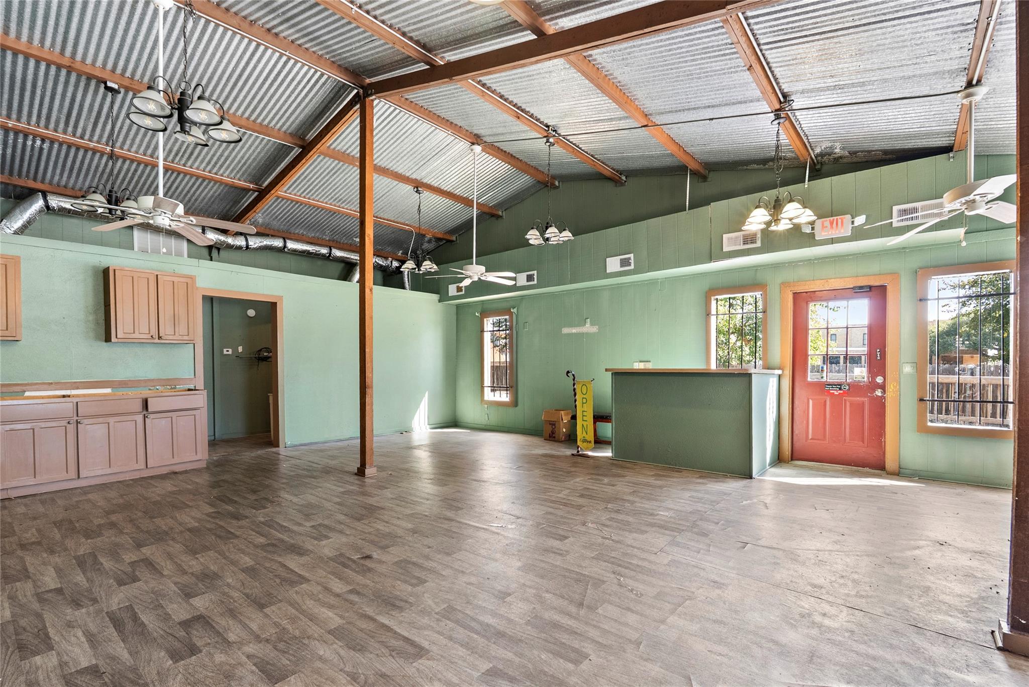 313 N Main St, Elgin, TX 78621