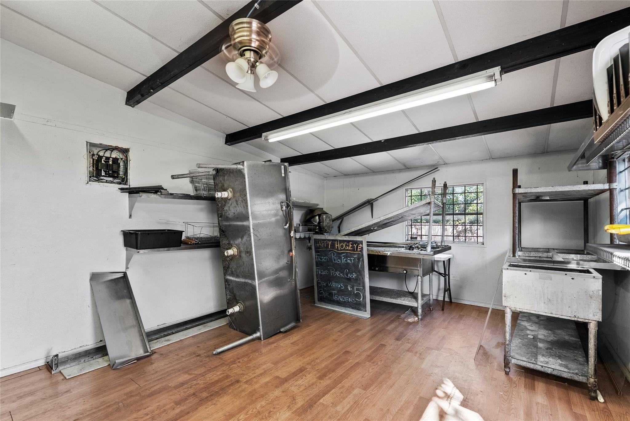 313 N Main St, Elgin, TX 78621