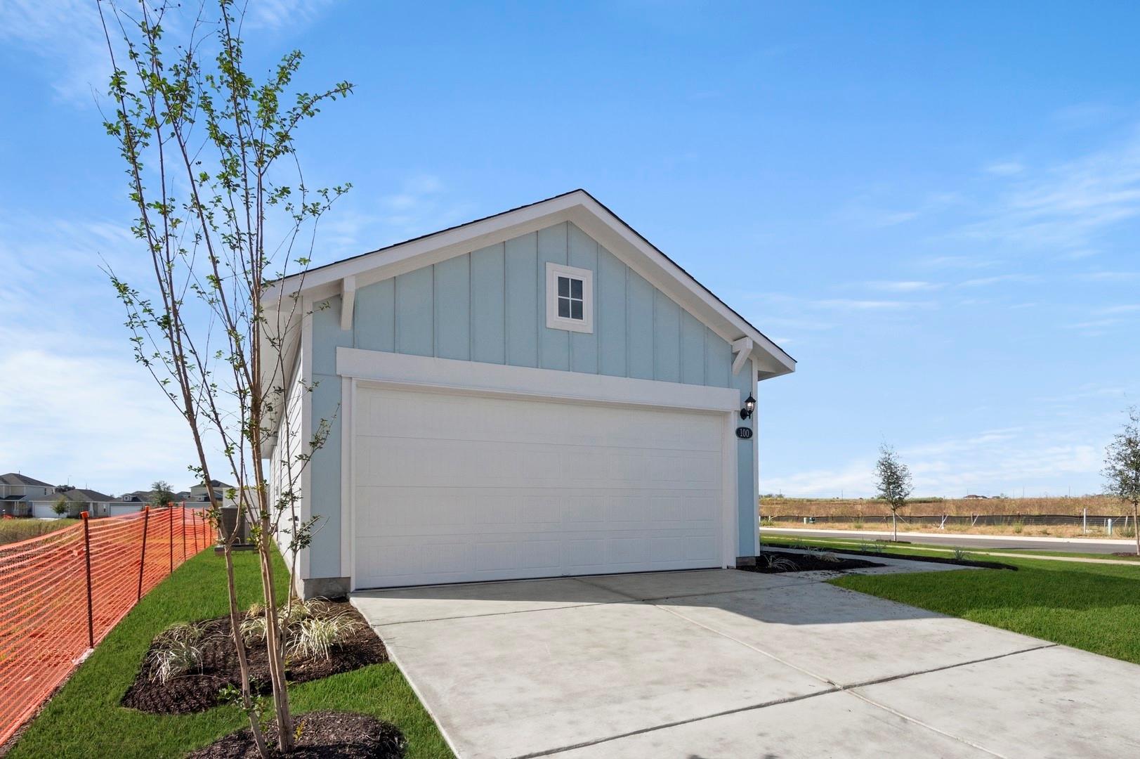 100 Daylily Dr, Elgin, TX 78621