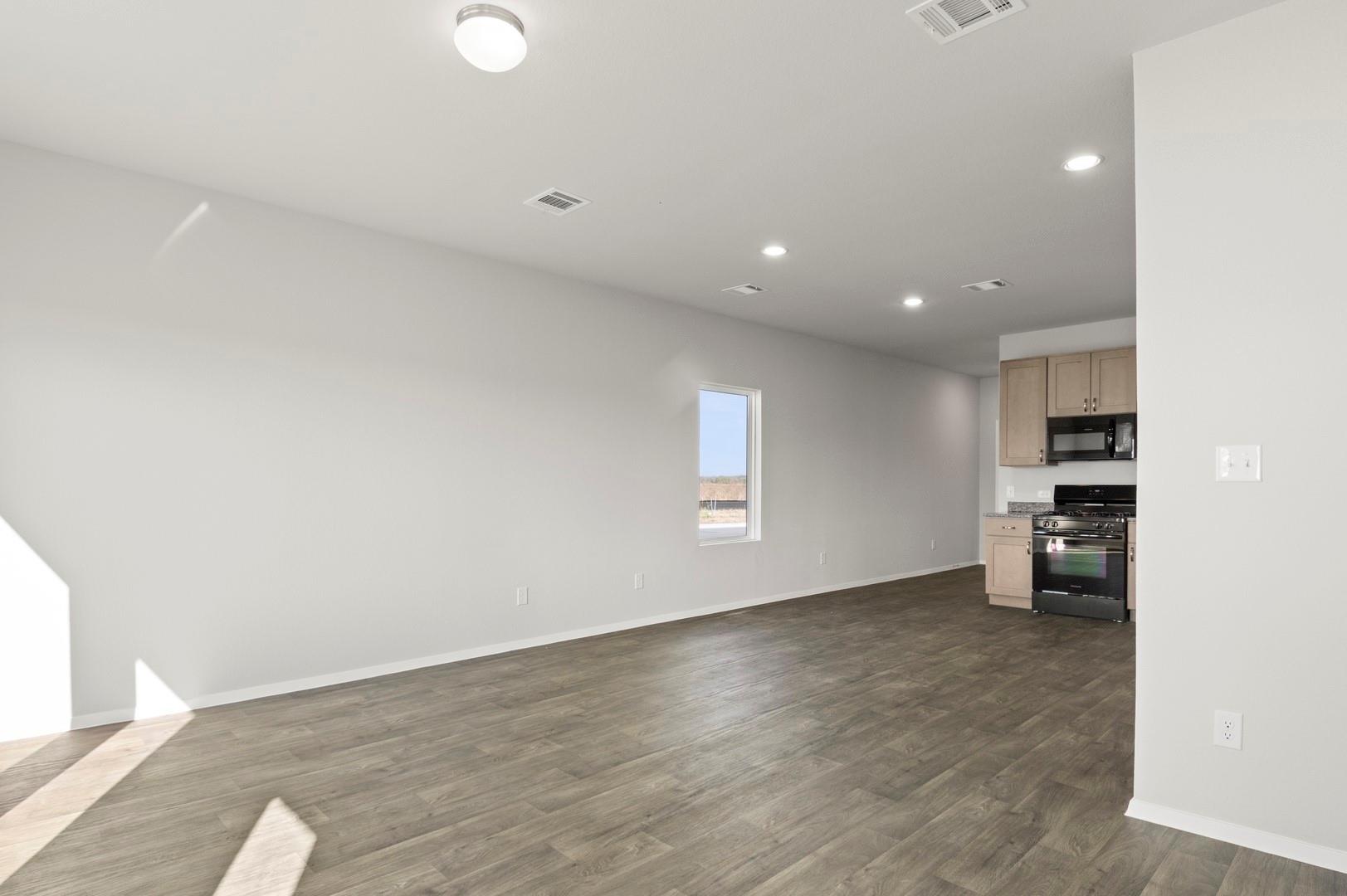 100 Daylily Dr, Elgin, TX 78621