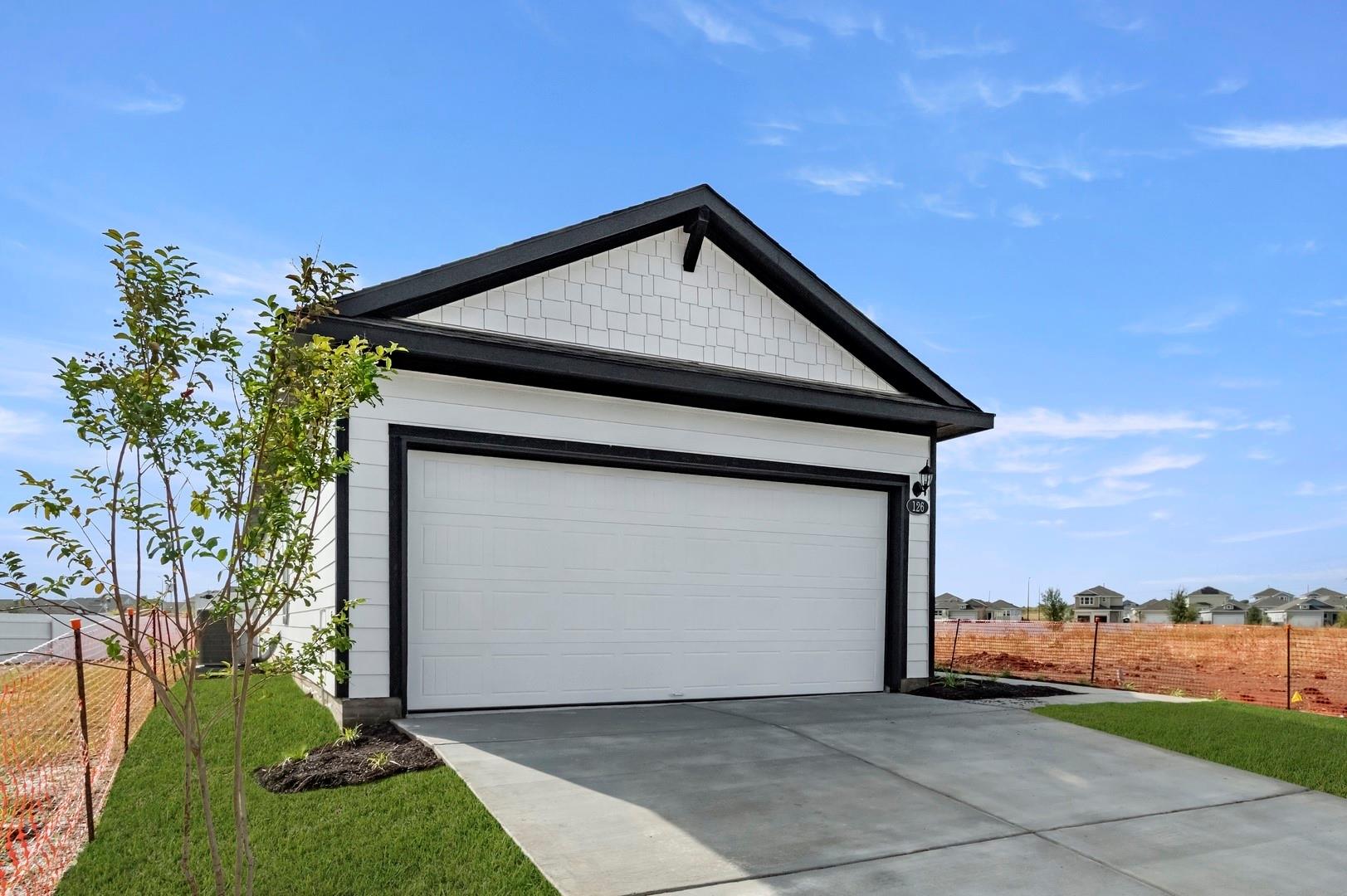 126 Daylily Dr, Elgin, TX 78621