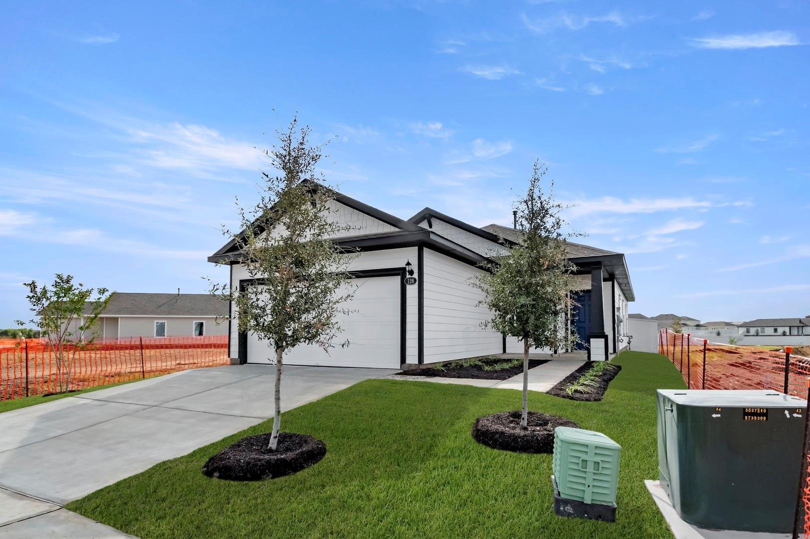 126 Daylily Dr, Elgin, TX 78621