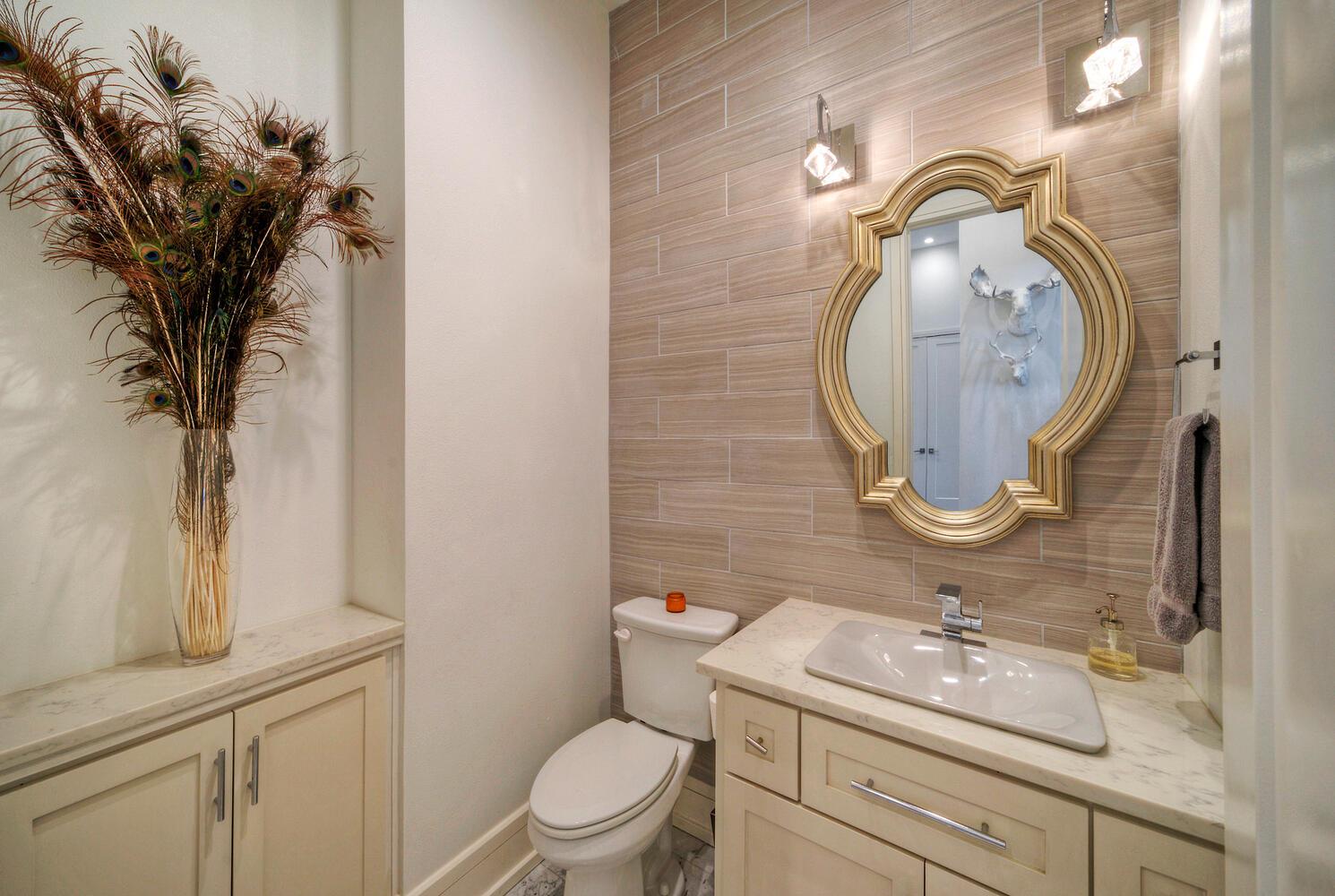 10 Monarch Oaks Ln, The Hills, TX 78738