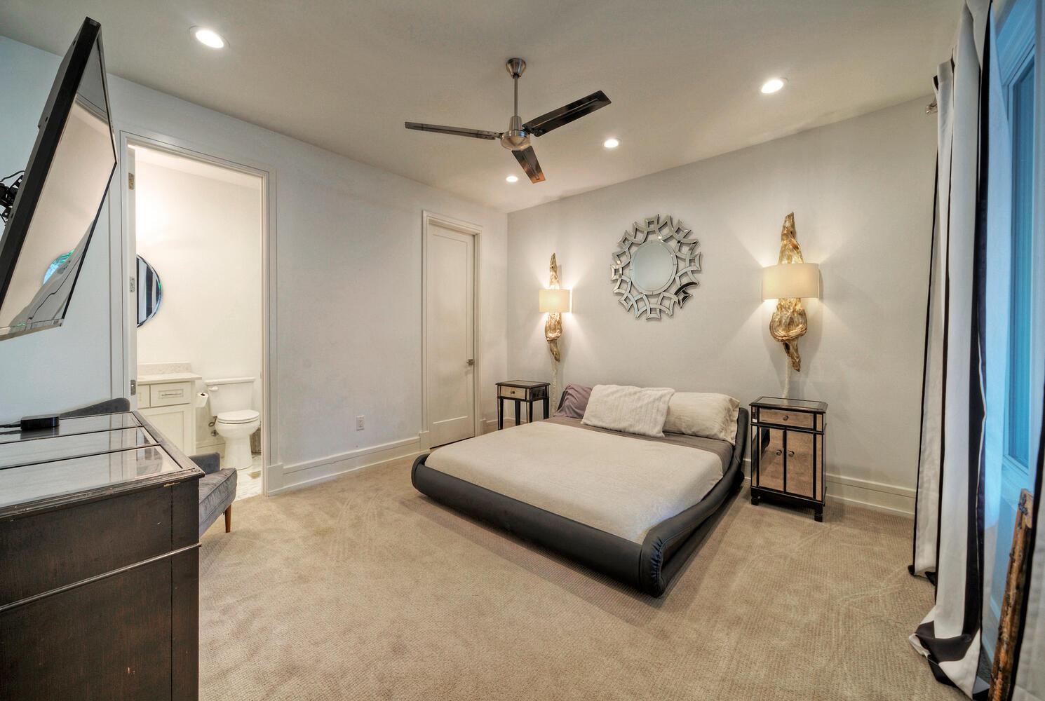 10 Monarch Oaks Ln, The Hills, TX 78738