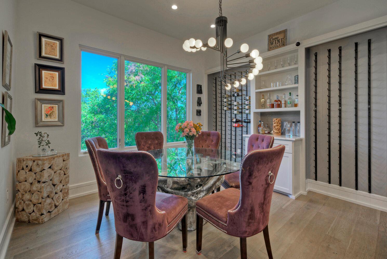 10 Monarch Oaks Ln, The Hills, TX 78738