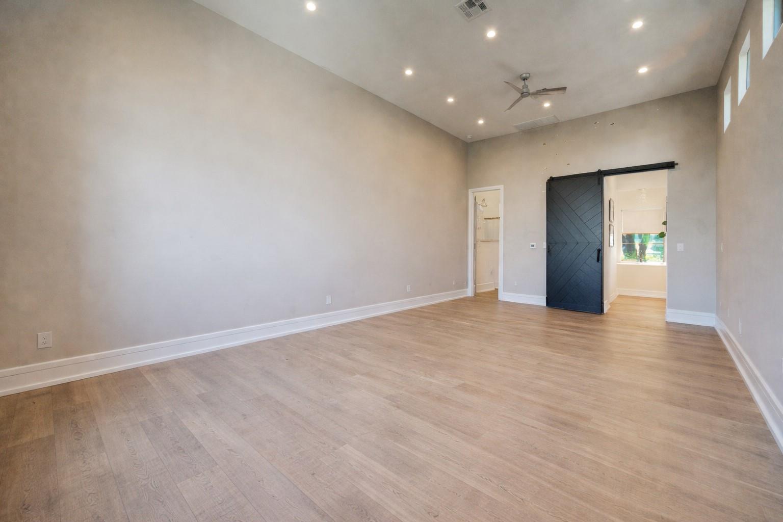 10 Monarch Oaks Ln, The Hills, TX 78738