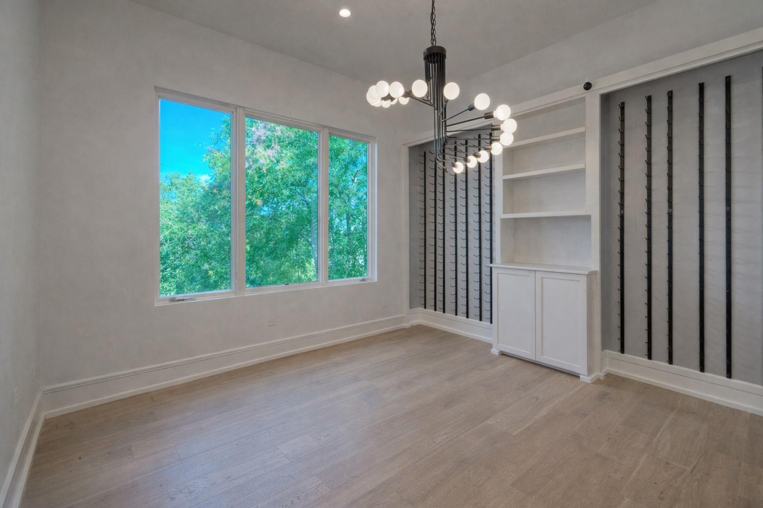 10 Monarch Oaks Ln, The Hills, TX 78738