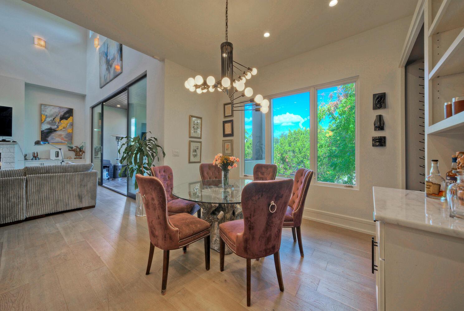 10 Monarch Oaks Ln, The Hills, TX 78738