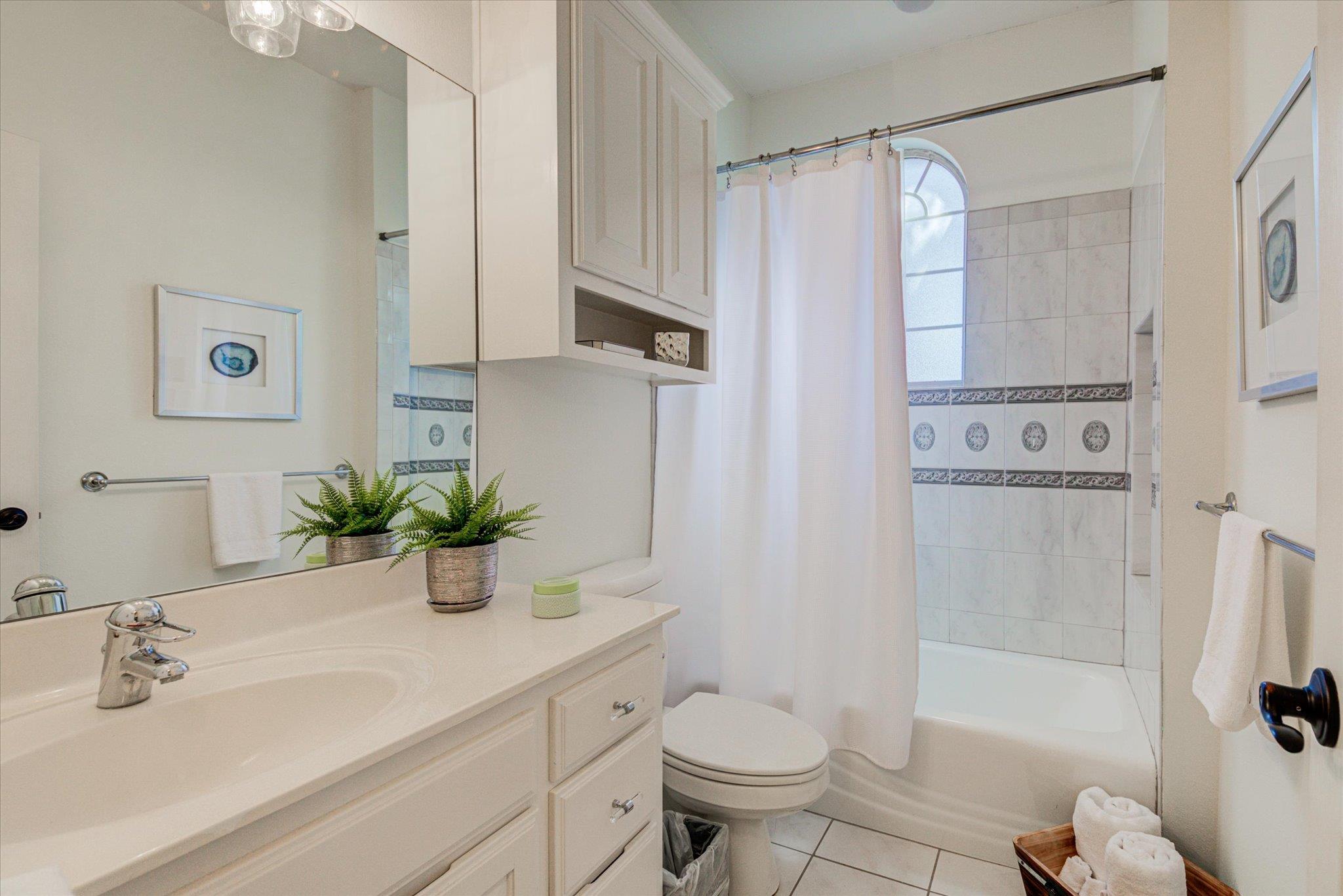 104 Fenway Ct, Lakeway, TX 78734