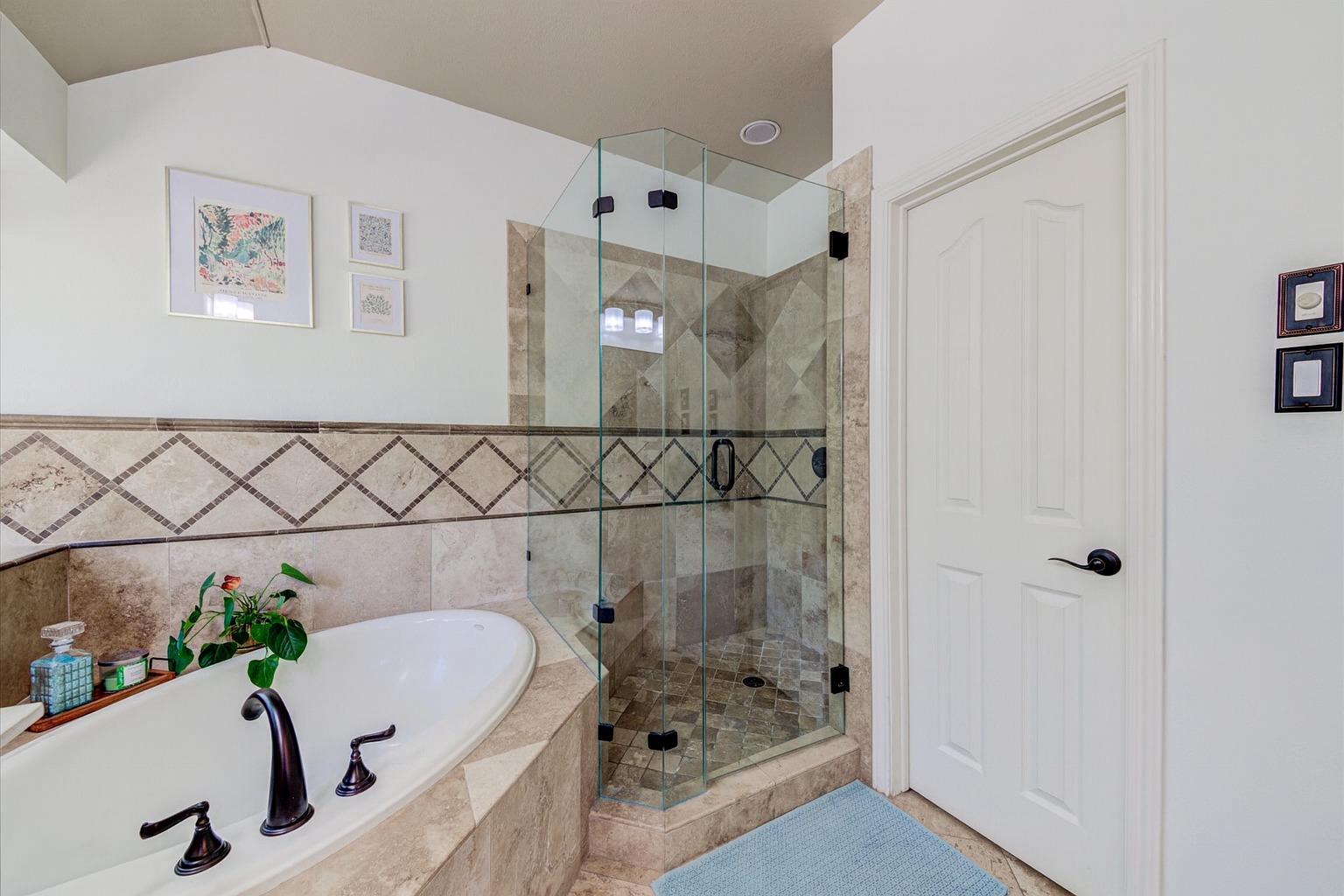 104 Fenway Ct, Lakeway, TX 78734