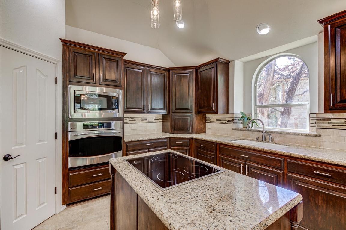 104 Fenway Ct, Lakeway, TX 78734