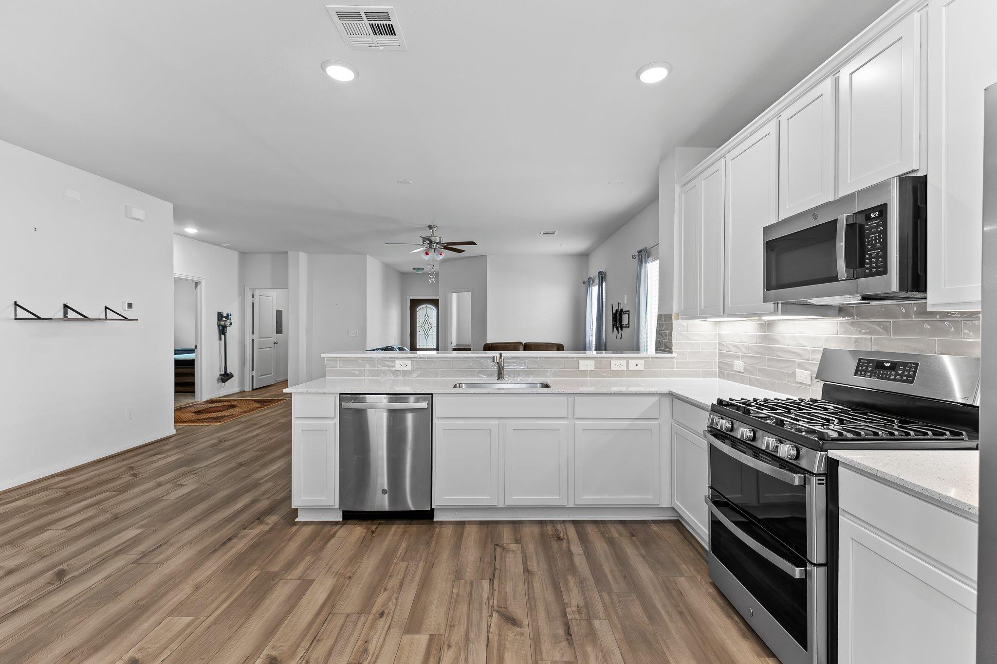 216 Blue Hibiscus Dr, Liberty Hill, TX 78642