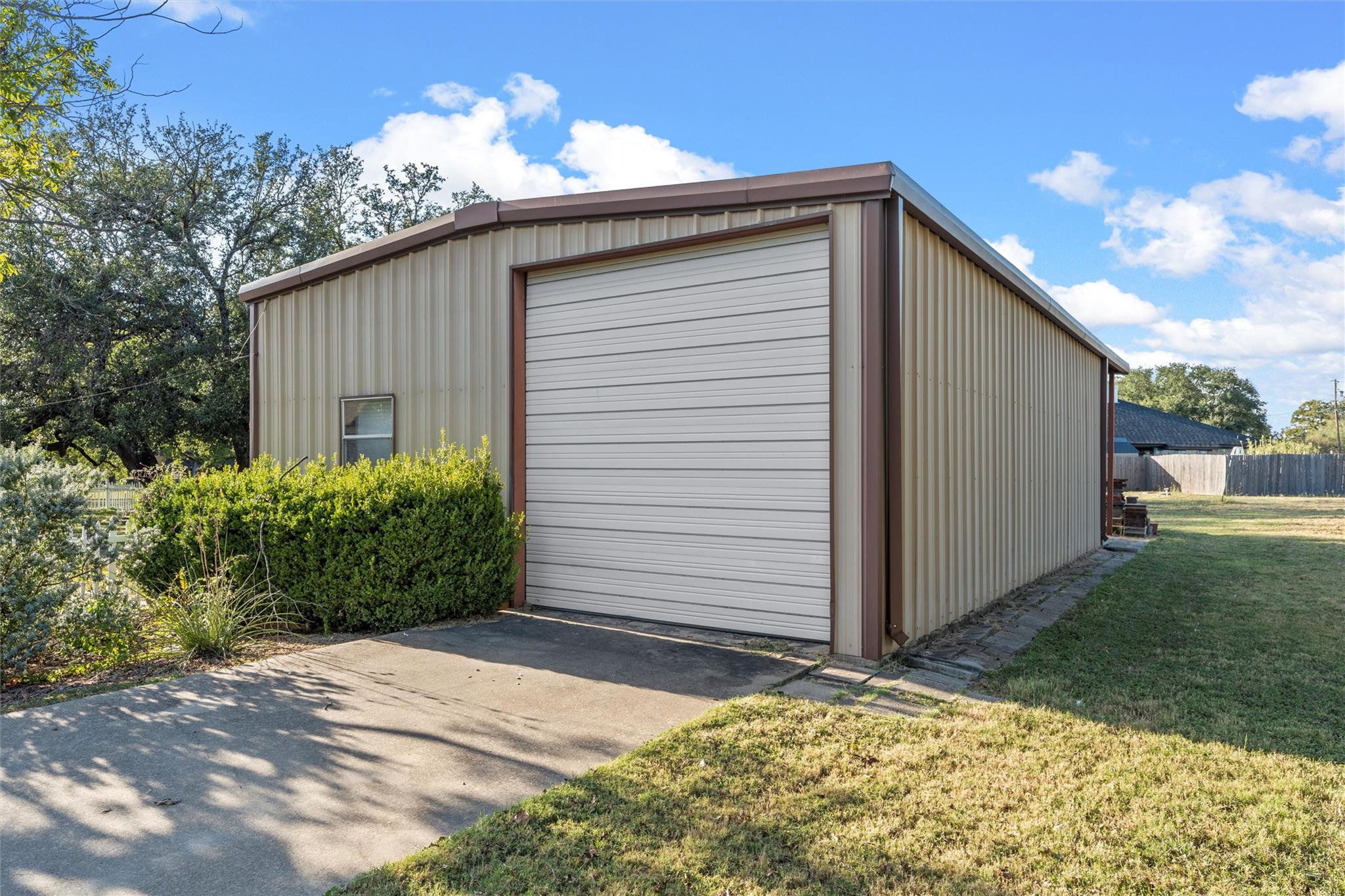 103 Spring Lake Dr, Waco, TX 76705