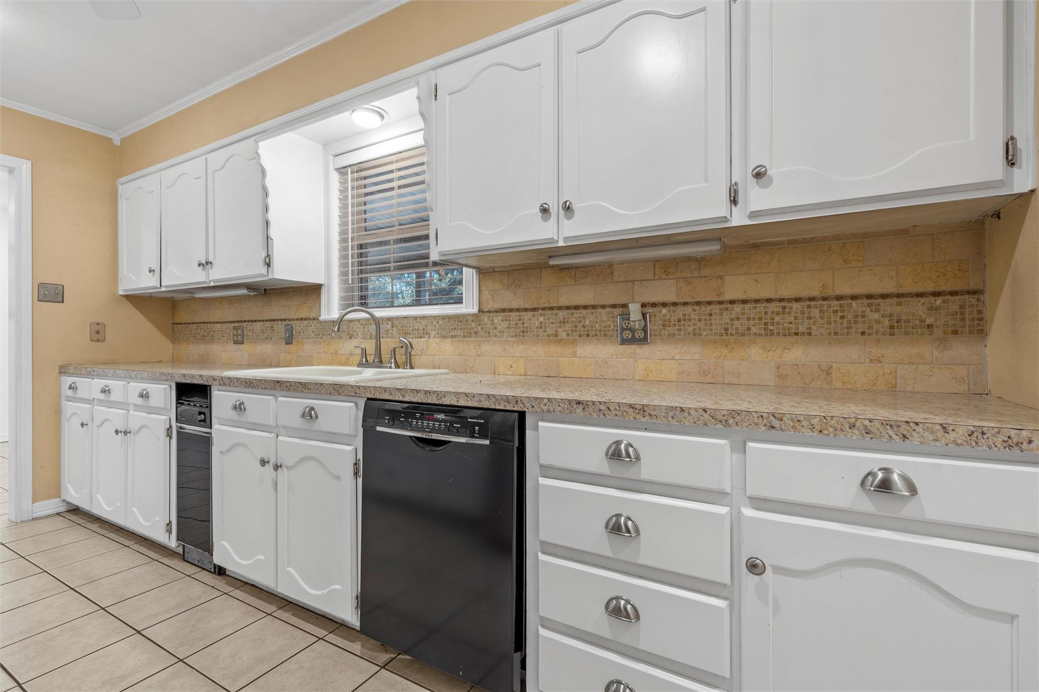 103 Spring Lake Dr, Waco, TX 76705