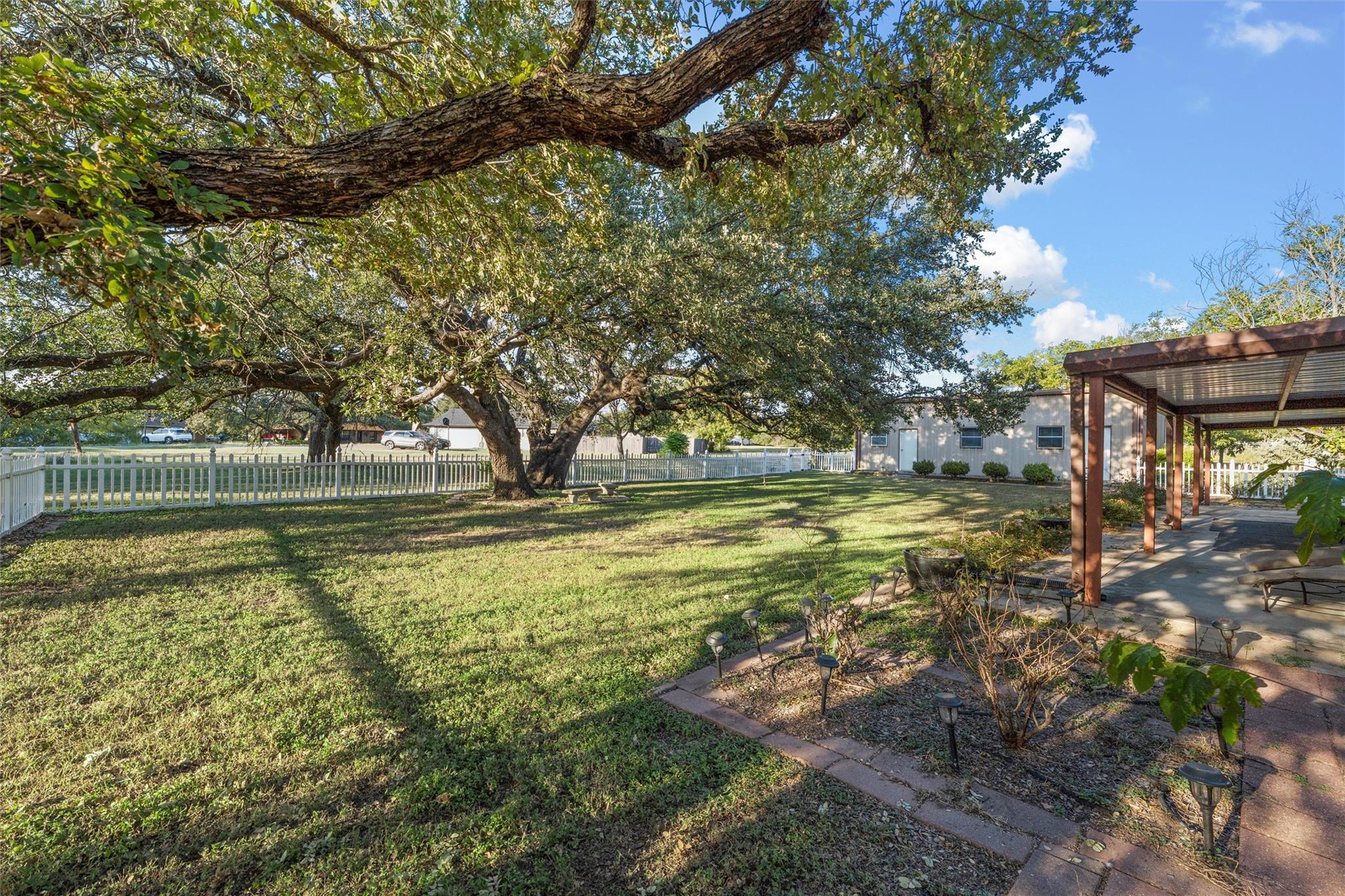 103 Spring Lake Dr, Waco, TX 76705