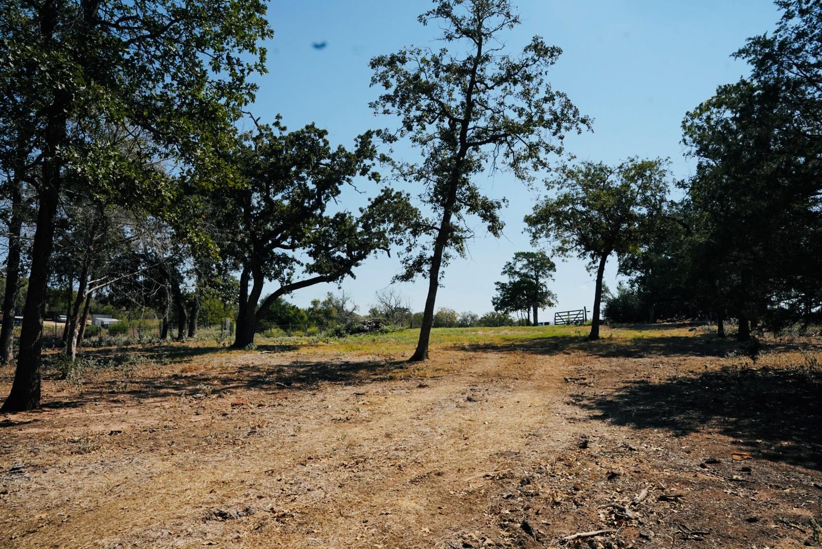 640 County Road 475 Rd, Luling, TX 78648