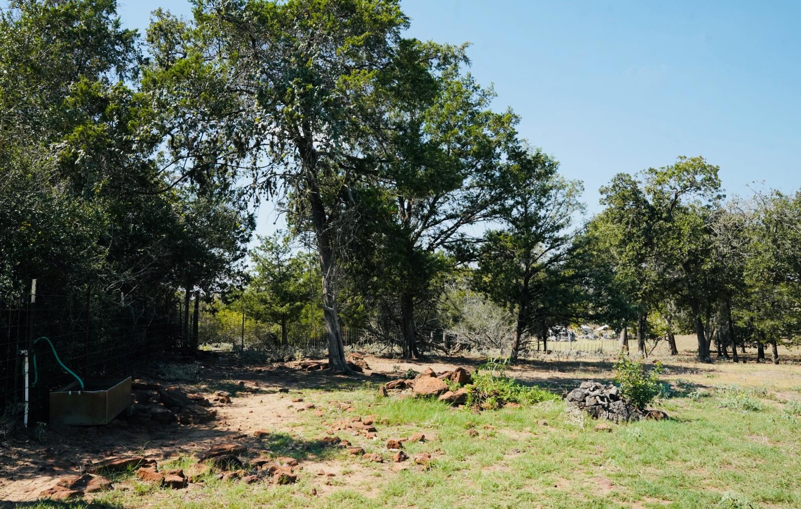 640 County Road 475 Rd, Luling, TX 78648