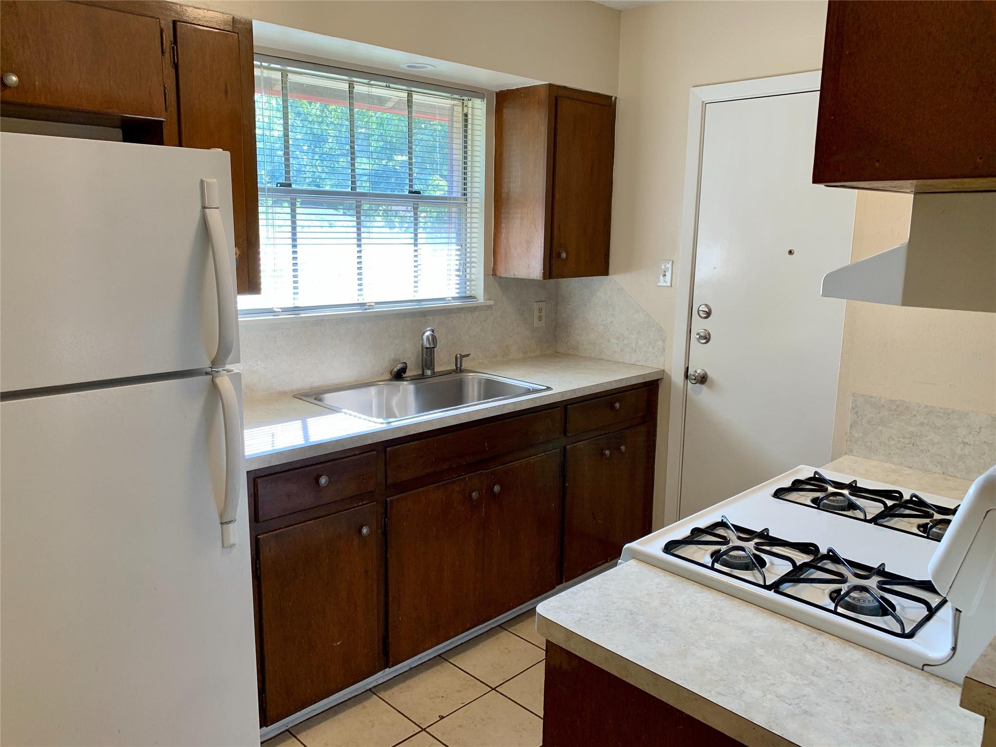 400 Tilbury Ln, Austin, TX 78745