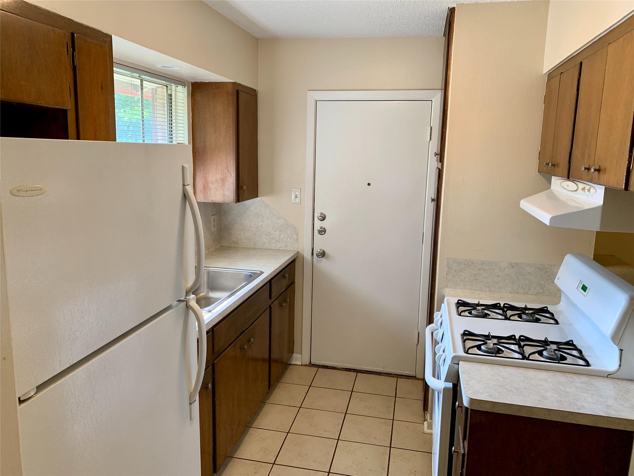 400 Tilbury Ln, Austin, TX 78745