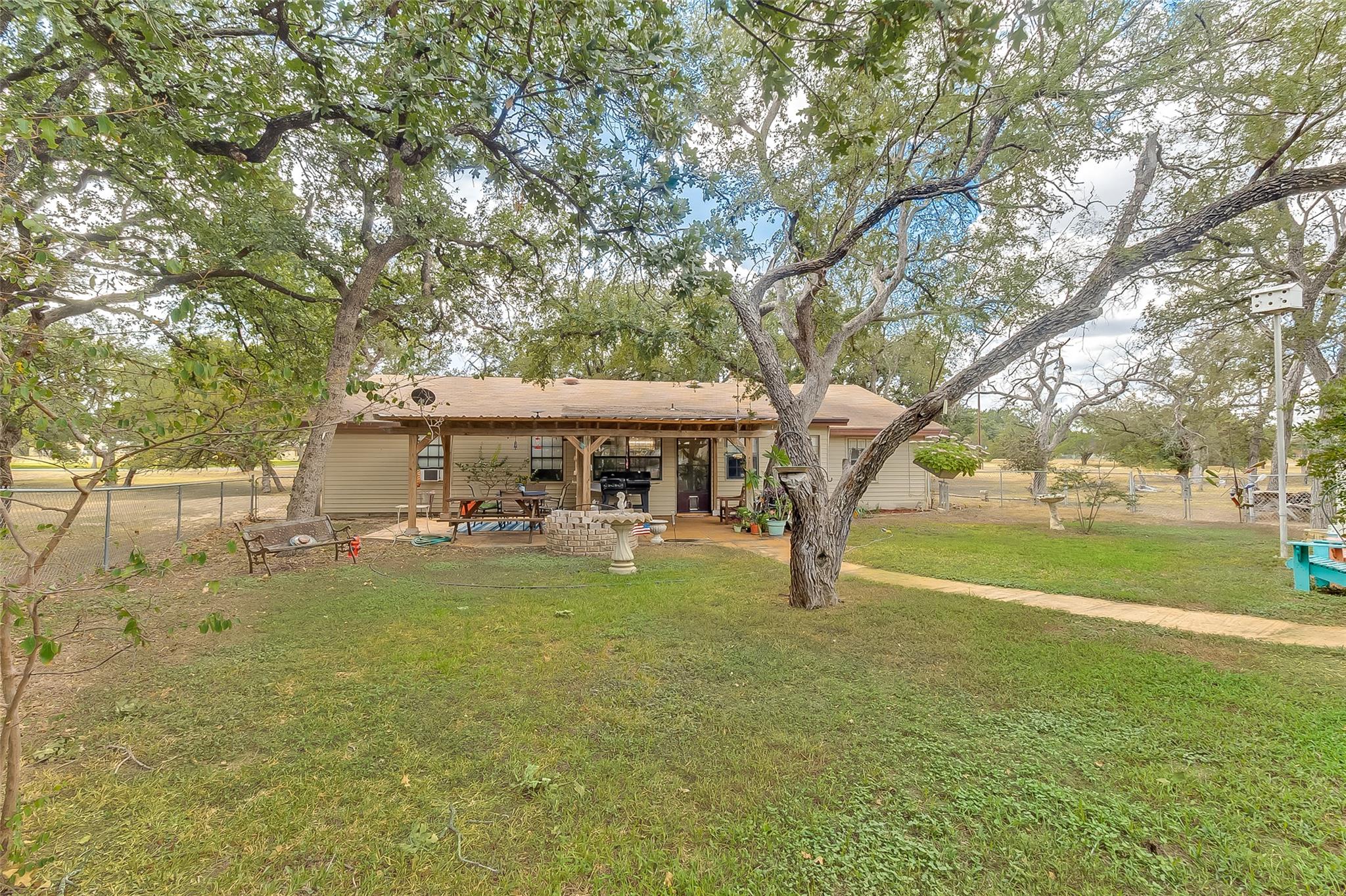 106 Redbird St, Marble Falls, TX 78654