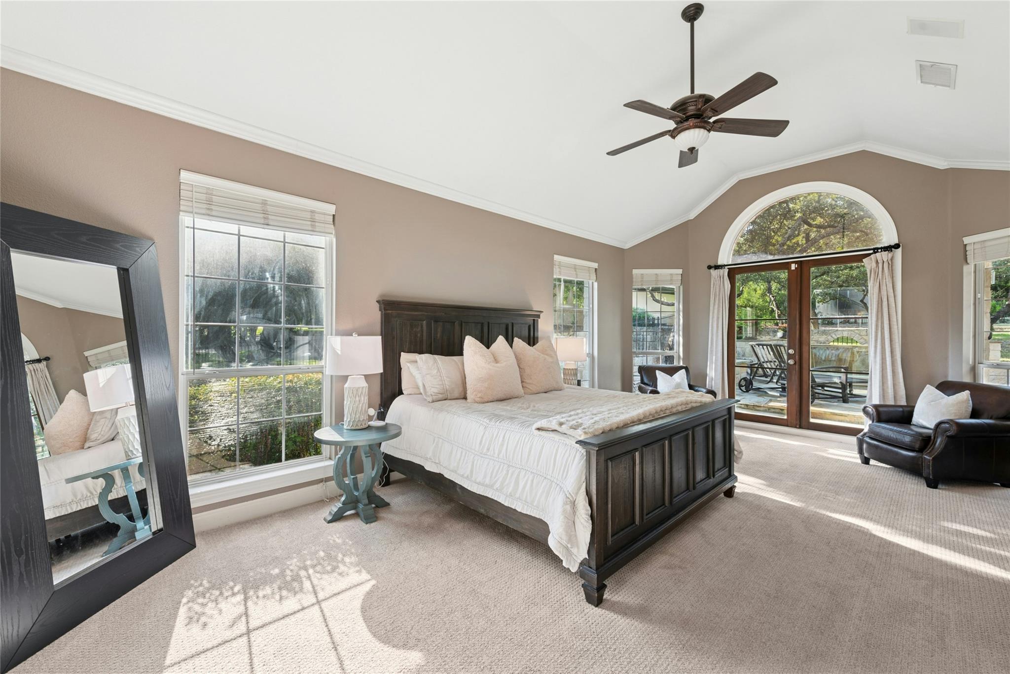 2 Heatherbloom Ln, The Hills, TX 78738