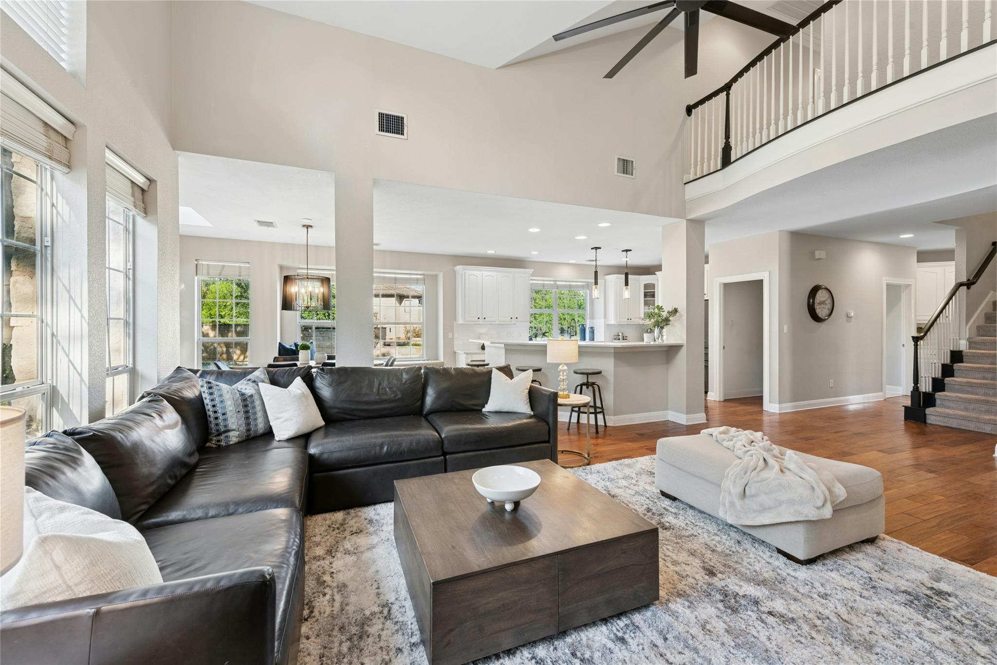 2 Heatherbloom Ln, The Hills, TX 78738